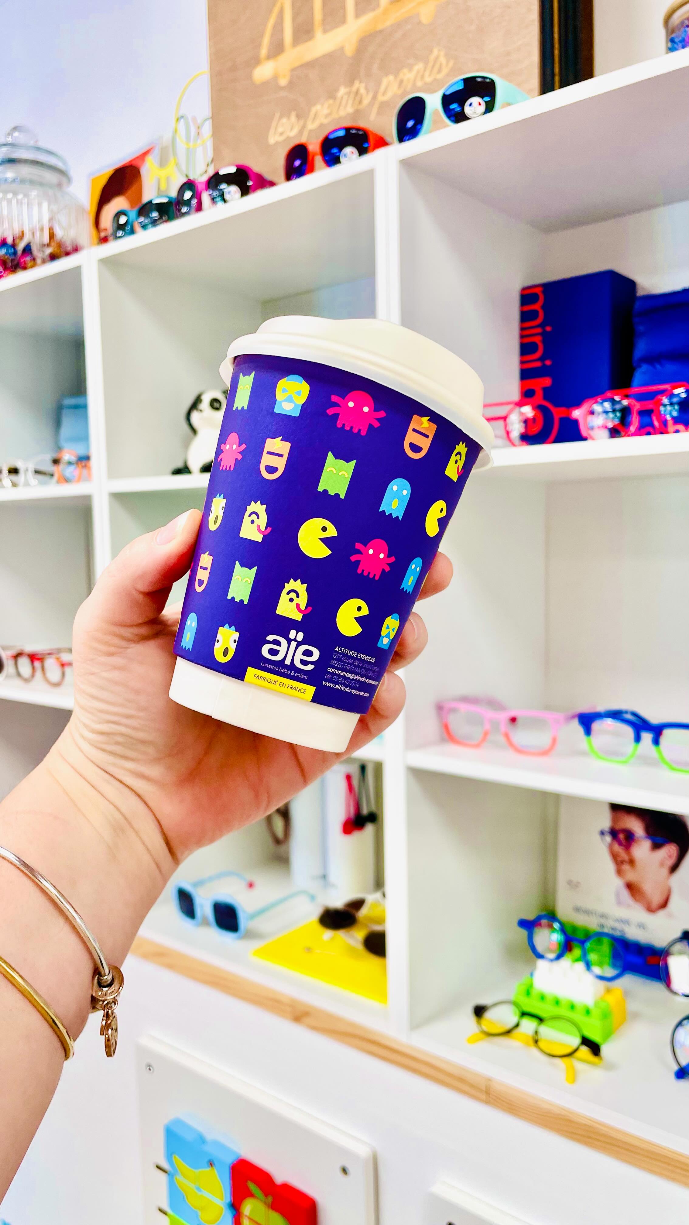 👶 La solaire enfant pensée pour TOUT le monde !
+6 d’hypermétropie ? Pas de souci.
💡Branches interchangeables, sangle réglable, ou full maintien — tout est possible, super simple à utiliser !
🇫🇷 Fabriquée en France
💰 Seulement 40€
👓 À la vue... ou pas ! Elle peut se vendre seule, sans correction.
Parfaite pour les parents, idéale pour les opticiens 👌
#VueEnfant #Opticien #MontureSolaire #CorrectionForte #ParentsMalins #MadeInFrance #OptiquePédiatrique #LunettesEnfant