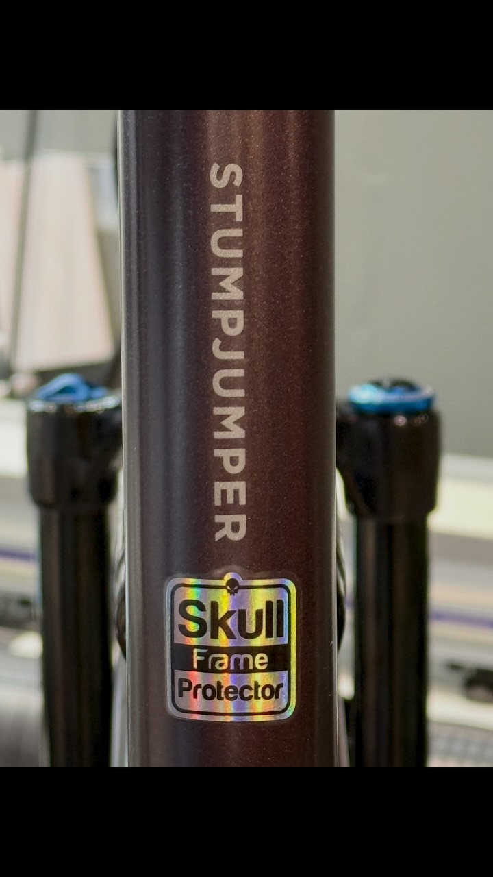 ✨ Stumpjumper 15 Evo Expert + nueva horquilla Fox 36 K ✨
Protegida con nuestro kit **matte** que realza el perlado de la pintura y mejora su acabado 🤘
Listo para enfrentar cualquier sendero con estilo y protección 🔥
Encuentra este y todos nuestros kits en 👉 www.skull.cl
#SkullFrameProtector #Enduro #Stumpjumper #Fox36 #BikeProtection #RideWithStyle #BeOriginalBeSkull