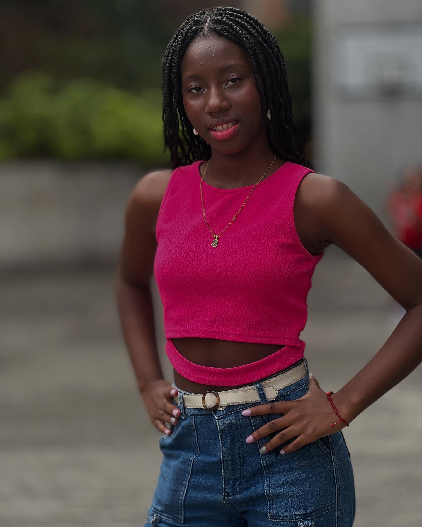 🎤🔥 ¡El escenario vibró con talento en Talento Pinalista 2025! 🔥🎤
Categoría: Canto – Grado 6°
Con toda la actitud, energía y una gran voz, llegó:
🎶 Saray Copete, interpretando una canción de La Factoría, ¡y puso a todo el público a cantar y disfrutar! 🎉🎵
💫 ¡Una presentación llena de ritmo y conexión con la audiencia!
❤️ Dale like a esta publicación para votar por Saray y compártela para que más personas sientan su energía y talento.