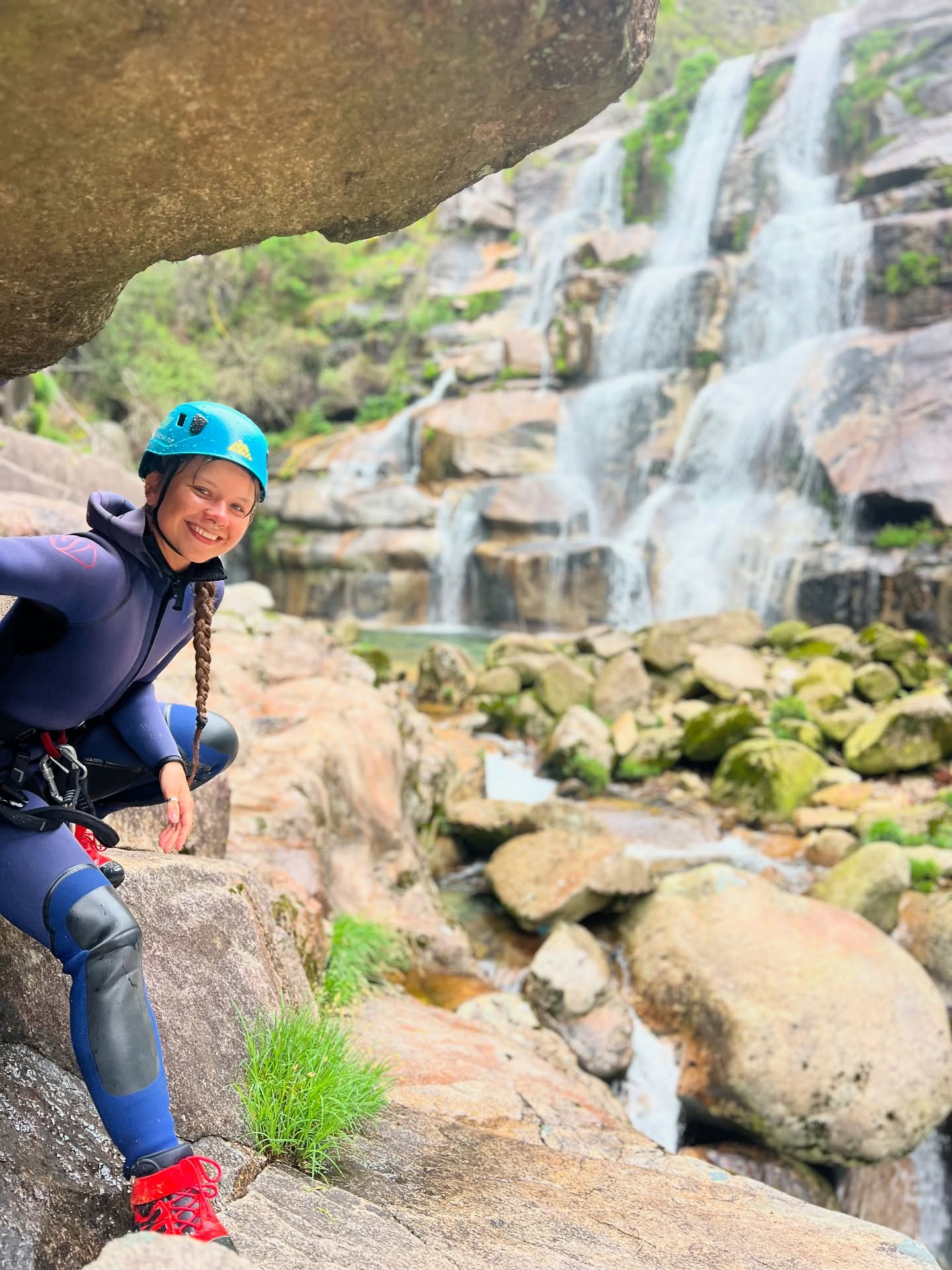 A nossa missão : Que todos que passam por nós vivam esta experiência como nós a vivemos : com paixão, entusiasmo, alegria e respeito pela natureza 💚🌱
📍TEIXEIRA CANYONING
👉🏼Fica a saber todos os detalhes no nosso website | 🔗Link na Bio
#zonacanyoning #canyoning #cascatas #aventura #adventurenature