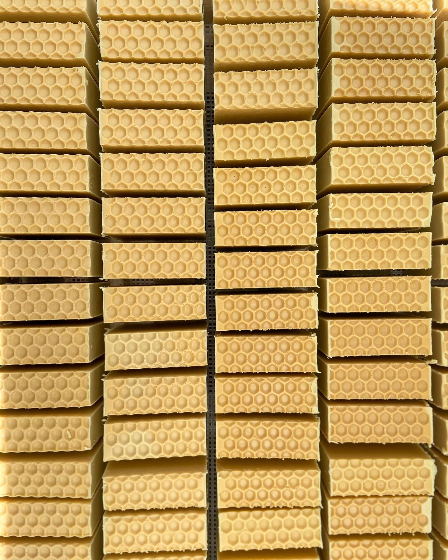 It’s a honey kind of day 🍯
We’re super busy at the minute trying to restock all the soaps
.
#MarshValleySoap #MadeInYorkshire #HandmadeSoap #HoneyAndOrange #YorkshireMaker #SupportSmallBusiness #BehindTheScenes #AllNaturalSkincare #ShopSmallUK #SmallBusinessLove #GoatsMilkSoap