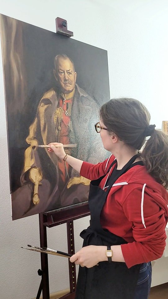 Large-scale portrait in progress — Field Marshal Julian Byng in full uniform.
This is a study after the brilliant Philip de László, one of the great masters of portraiture. His brushwork, detail, and presence are unmatched — this is a master worth studying!
Not finished yet — more to come.
Follow along to see the progress and dive deeper into the world of classical portrait painting.
@the_de_laszlo_archive_trust
#PhilipDeLaszlo #PortraitStudy #ClassicalPainting #RealisticPortrait #OilPainting #TraditionalArt #FineArtReel #MasterCopy #PortraitInProgress #ArtProcess #PainterAtWork #HistoricalPortrait #OldMasters