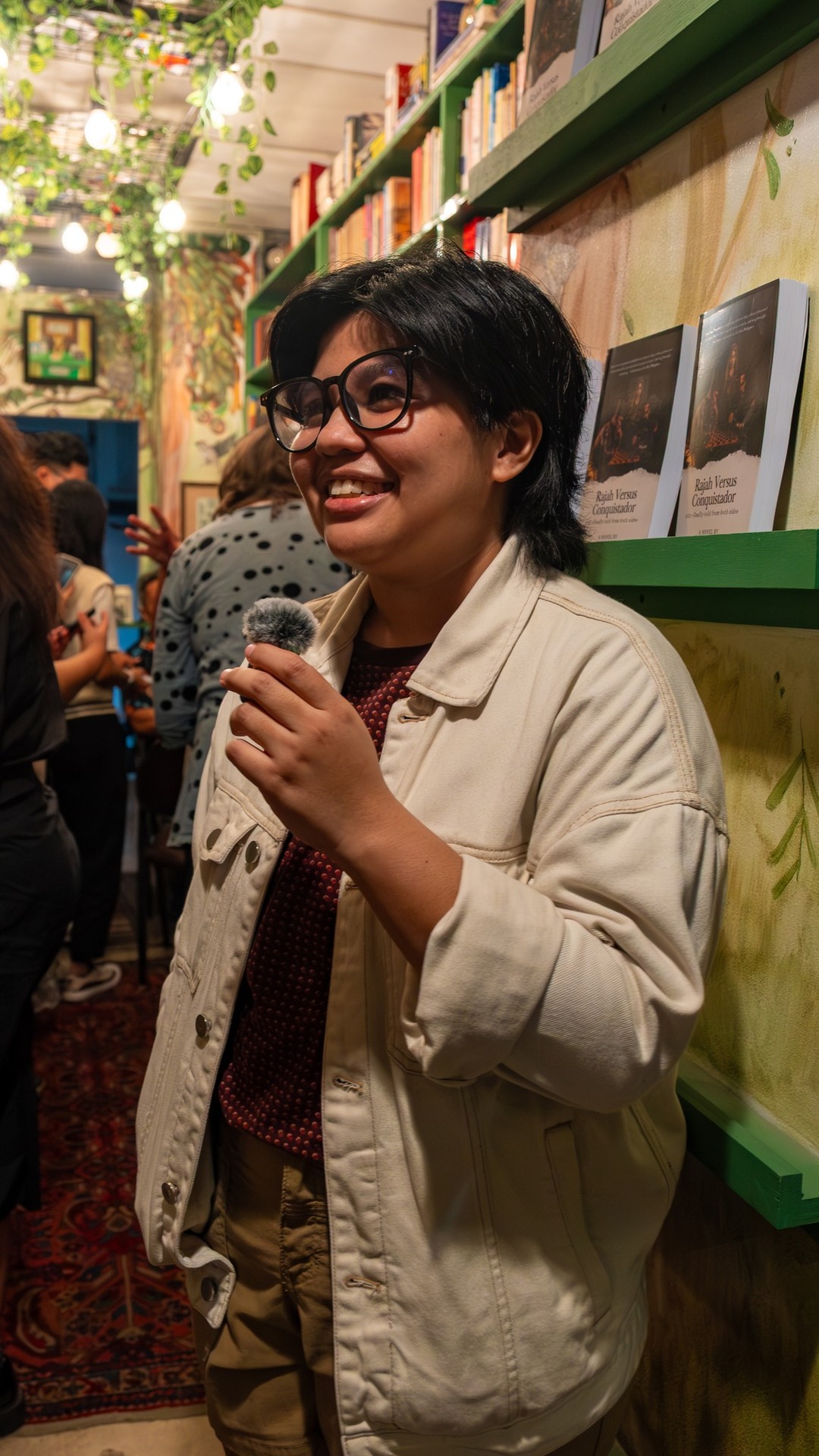 "My song is a love song. Ako mismo nag lisod ko'g imagine like how can it be related kaha to historical fiction? I was also surprised myself na napili jod siya. Kato na set na ang song, that's when I got to know more about the context ni sir Kahlil, the author's thought process. The song is associated with one of the characters, si Paraluman, who was a romantic interest, but also a catalyst of a change of heart of Rajah Jumabon." - Yassy
#StoriesAroundTown #MakersofMidtown #CebuCity