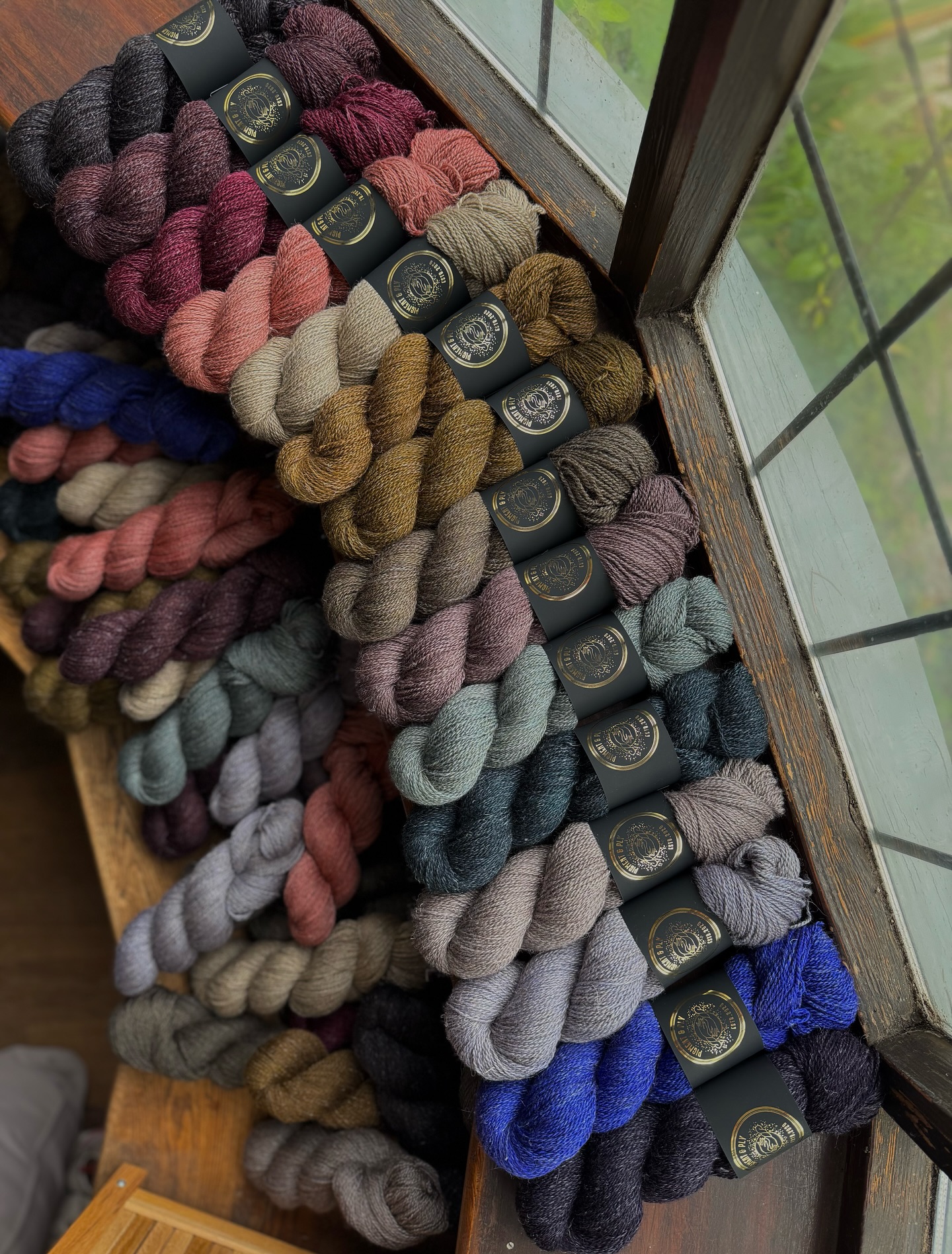 ✨ The Elixir ✨ Introducing for @flockfiberfestival our brand new base made especially for us and perfect for Summer 😍
50% Bluefaced Leicester 25% Suri Alpaca 13% Silk 12% Linen- 328m per 100g. It is gorgeous, non superwash, it has body, it has sheen and honestly it knits up like a dream 🥰
I hope you all like it as much as I do!