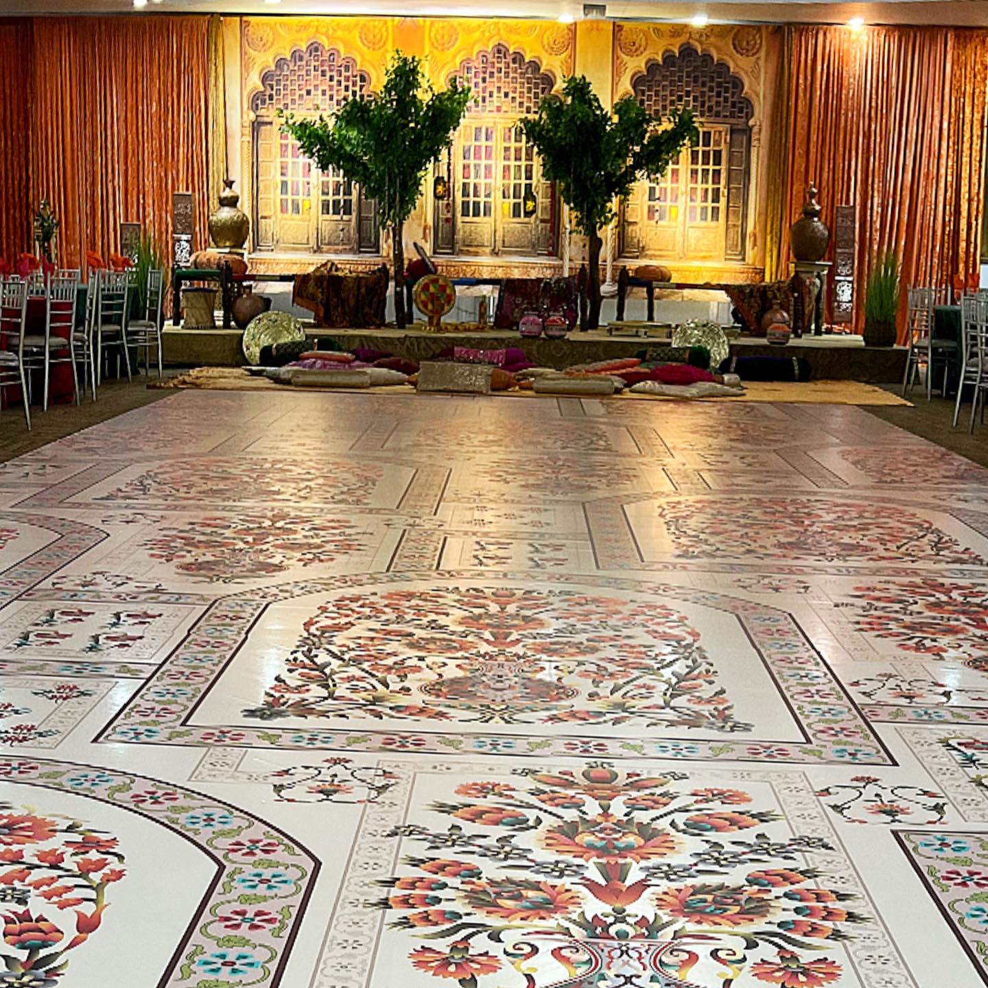 Pind Style Jaggo 🛖
Decor: @rubysdecor
#wedding #weddinginspiration #weddingideas #weddingdress #weddings #weddingphotography #weddingdecor #weddingcake #weddingday #weddingplanning #weddingplanner #weddingstyle #weddingflowers #weddingguest #weddingmakeup #weddingseason #weddingphotos #weddingdesign #weddinginspo #instagram #blog #toronto #bride #groom #luxury #mehndi #henna #jaggo #sangeet #gta