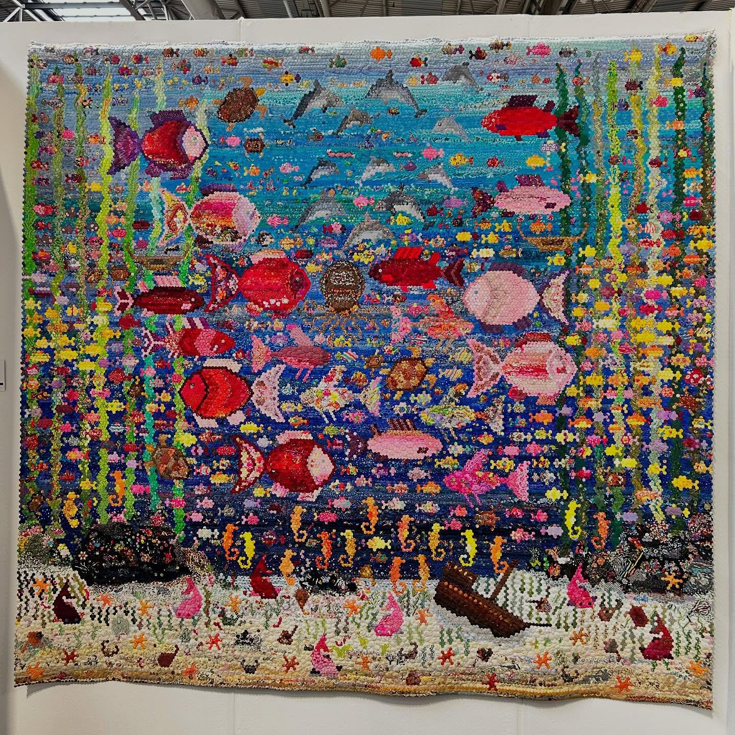 This quilt was next level madness!! But in a totally brilliant way ❤️🌈
As a lover of EPP this one really captivated me - I don’t think I’ve ever seen such teeny weeny hexies up close, my mind was blown. Having done a little bit of recon I think they might have been 1/4” hexies but I’m not entirely sure. Swipe to see my finger for scale and don’t come at me quilt police obviously I didn’t actually touch it!
#quiltinspiration #quiltingcommunity #epp #englishpaperpiecing #englishpaperpiecingquilt #eppeverywhere #hexiequilt #hexielove #handstitch #handstitching #sewtiny #minihexies #scrappymakesmehappy #sewtherainbow #sewcreative #greatbritishquilter #seacreaturesart #seacreatures #underthesea #inspiration #needleandthread #festivalofquilts #quiltshow #igquiltfest #quiltersofinstagram #quiltersgonnaquilt #quilts #eppquilt #threadmatters #patchwork