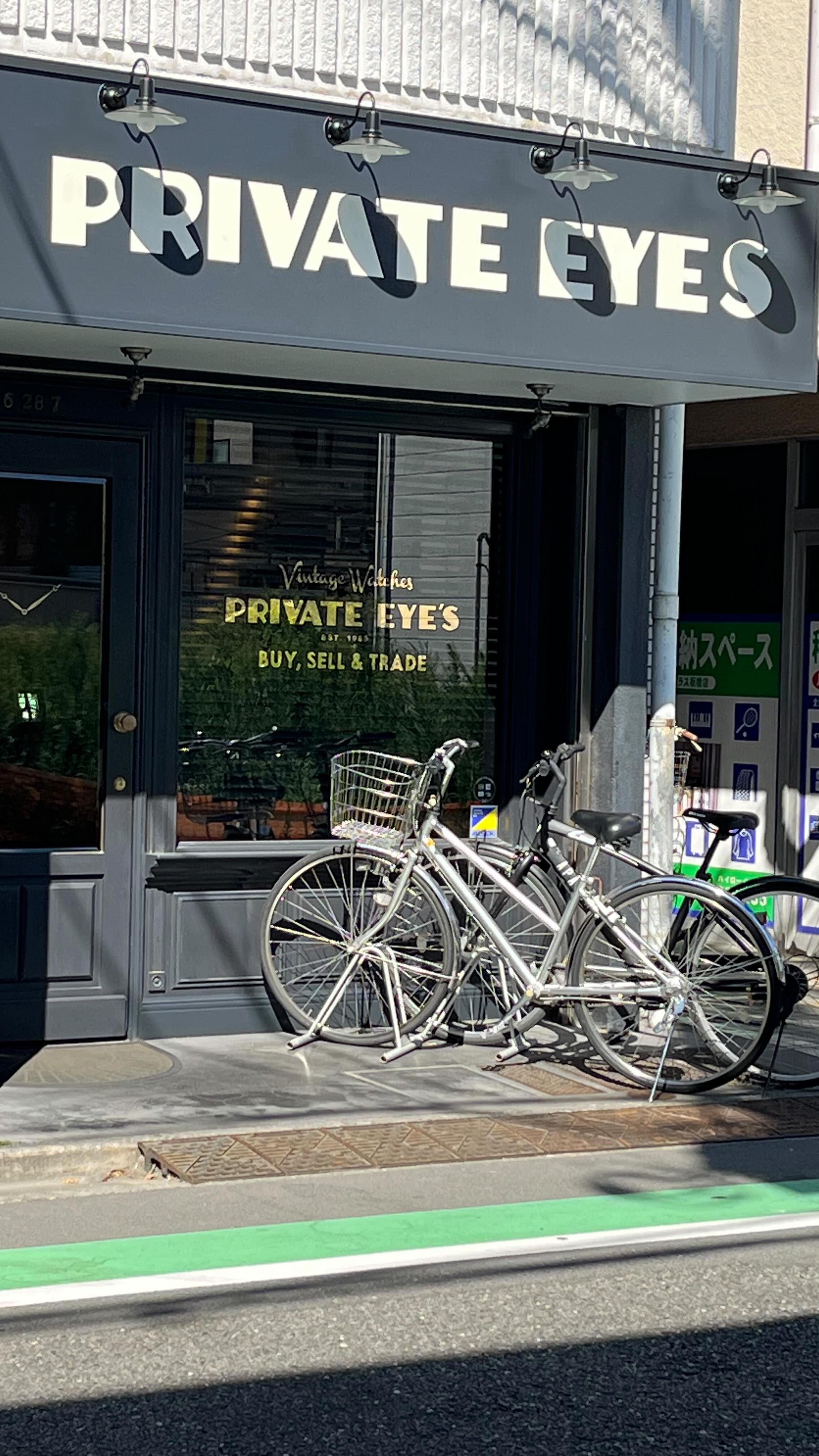 Had one of those perfect Tokyo days, wandering small winding alleyways, getting lost in the best way, and stumbling across something special.
Tucked away in the quiet backstreets, is Private Eyes, a Vintage Watch shop full of character, stories, and some seriously beautiful pieces. Hidden gems like this are what make Tokyo magic.
#tokyovintage #privateeyes #vintagewatchshop #hiddenjapan #tokyoalleyways #vintagehunt #watchcollector #japanvintage #watchtokyo #tempoprima