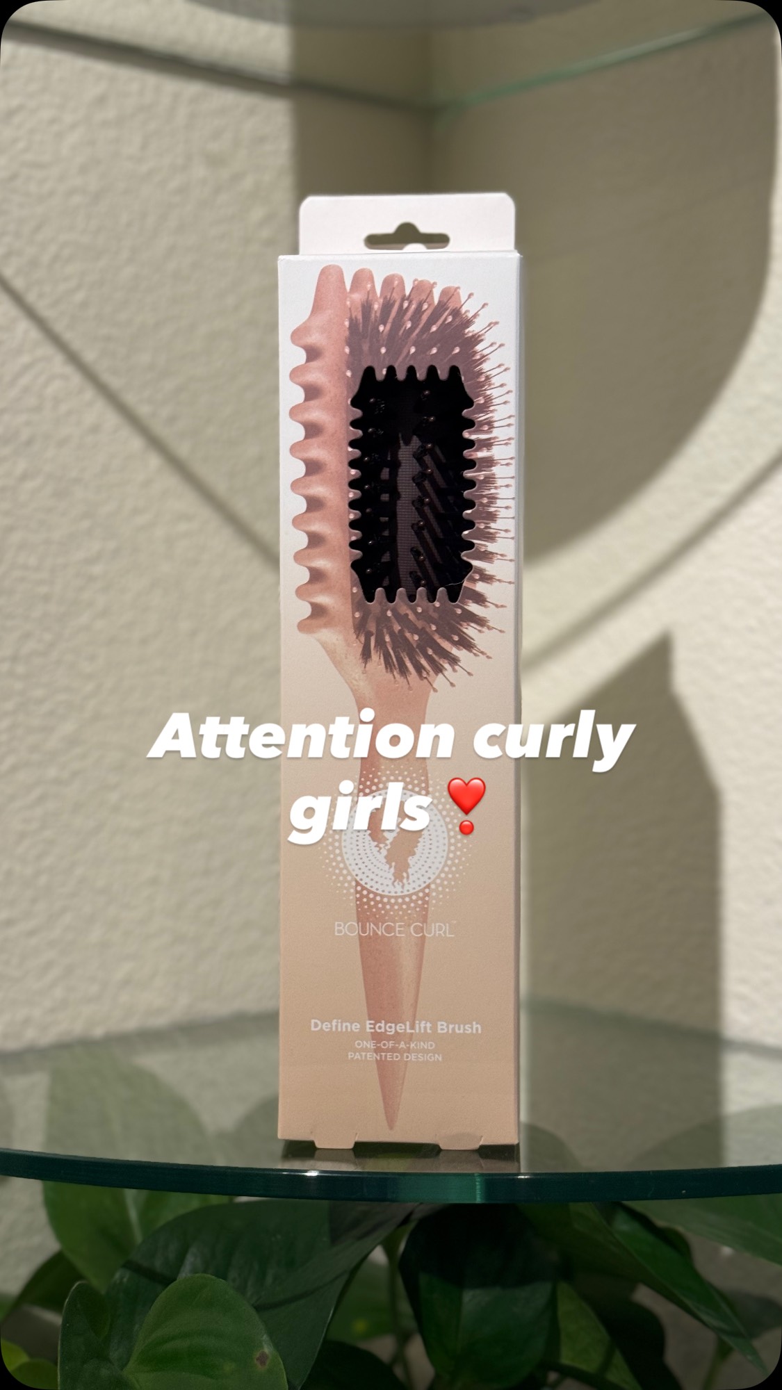 Attention all curly girls❣️Introducing @bouncecurl the most amazing curly girls brush. ABSOLUTE GAME CHANGER
Share your thoughts. Have you tried this amazing mess?