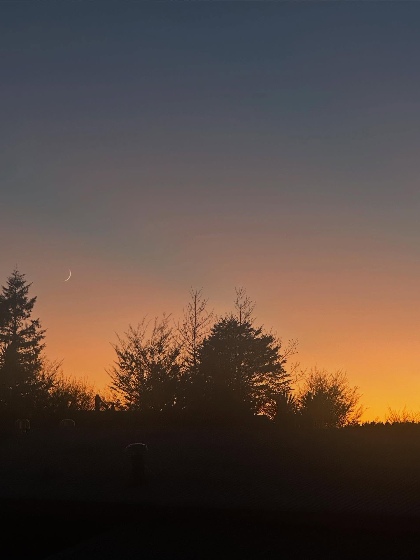 Mordor? ๐
๐https://www.adventurelodge.co.nz
#lotr
#mtruapehu
#tongarirocrossing