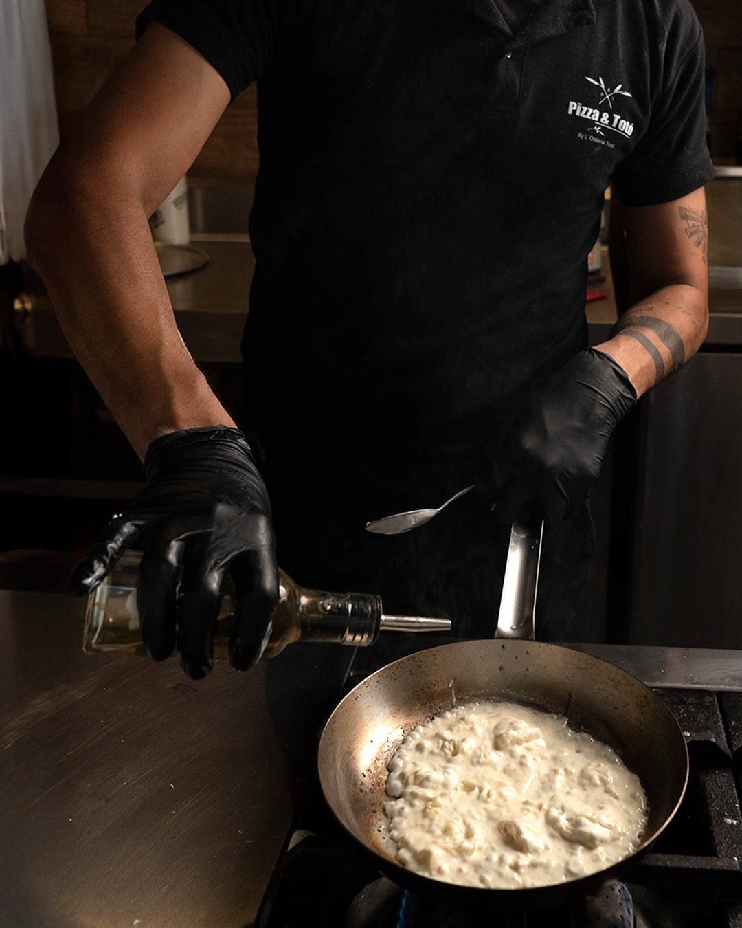 😊 Aquí todo se prepara al momento para que llegue hasta tu mesa justo como te lo imaginas ¡Explora nuestro menú y encuentra tu nuevo favorito! 🍕💥
📍 Ven a la sucursal o haz tu pedido sin moverte por Uber Eats o Rappi.
.
.
.
#Foodie #AmantesDeLaPasta #ItalianFood #ComidaItaliana #CocinaItaliana #Foodie #RecetasDePasta #PastaTime