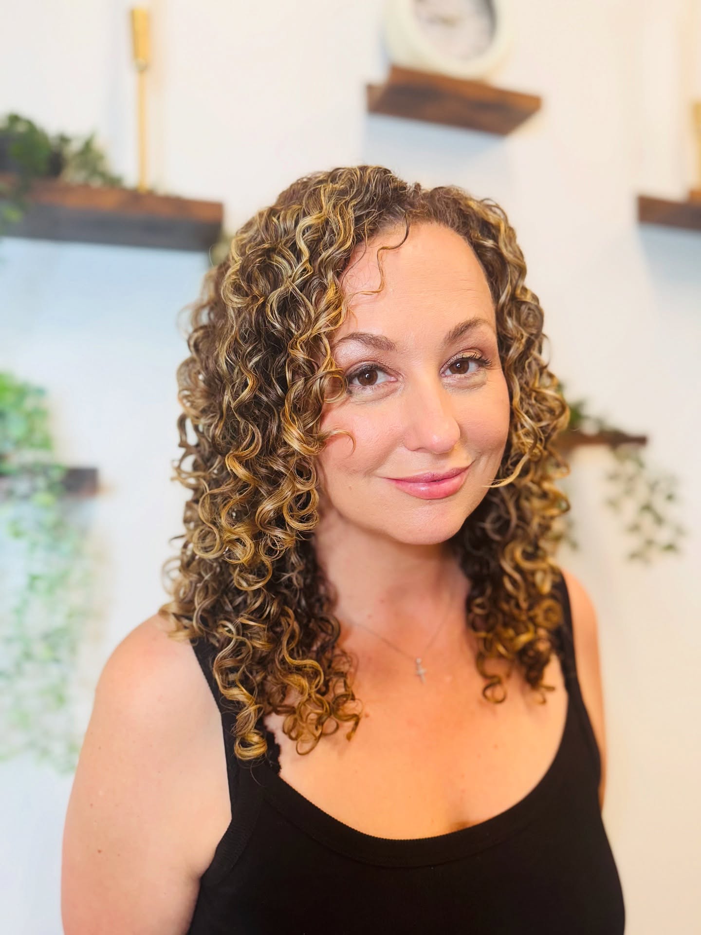 What’s stopping you from wearing your curls?? Are you not loving your color? I can fix that with @duomopro 😍 Have you not found the right products? I can fix that with @controlledchaoshair 🥰 let’s get your curls hydrated, happy and healthy 👏🏽 book @ MOHAIRGOALS.COM