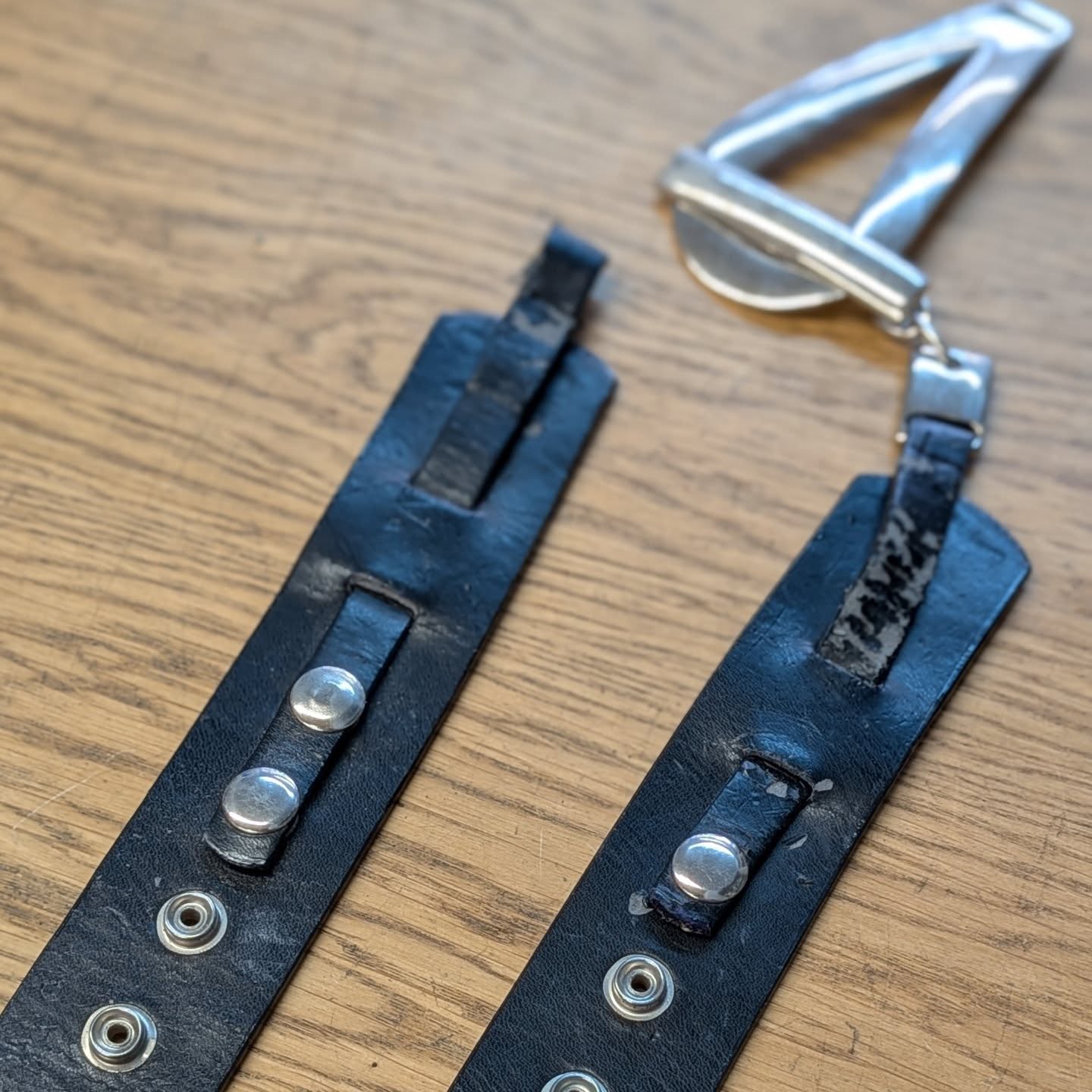 Not shoe related but still something I can do. The original material on this belt had started to perish so I re-made it out of suitable leather, fitted new press studs and kept the original buckle
#cobbler #leatherstrap #leatherwork #leathercraft #belt #smallbusiness