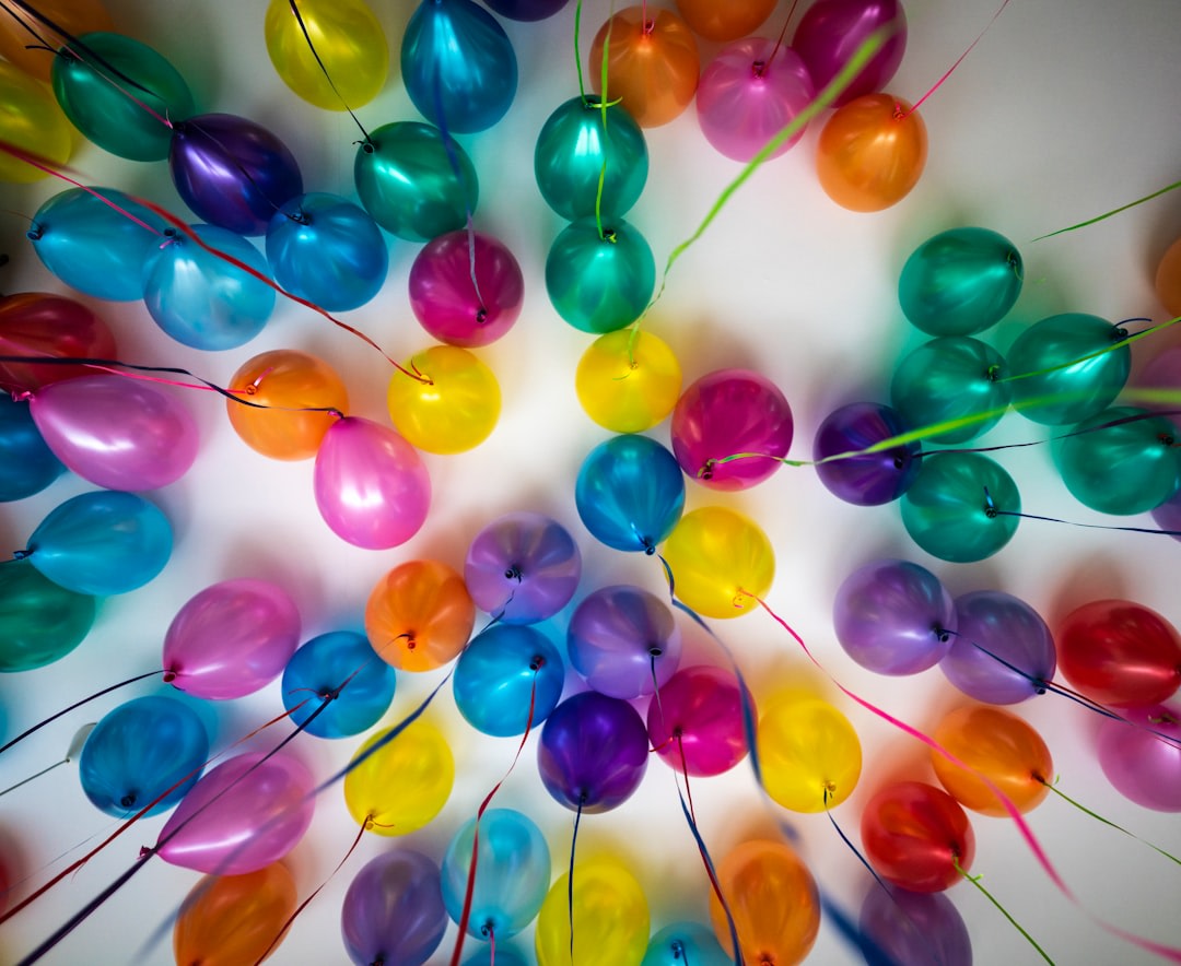 Balloon tails: because every celebration deserves a little extra flair! 🎉💖 Ready to design your dream decor? Reach out today!