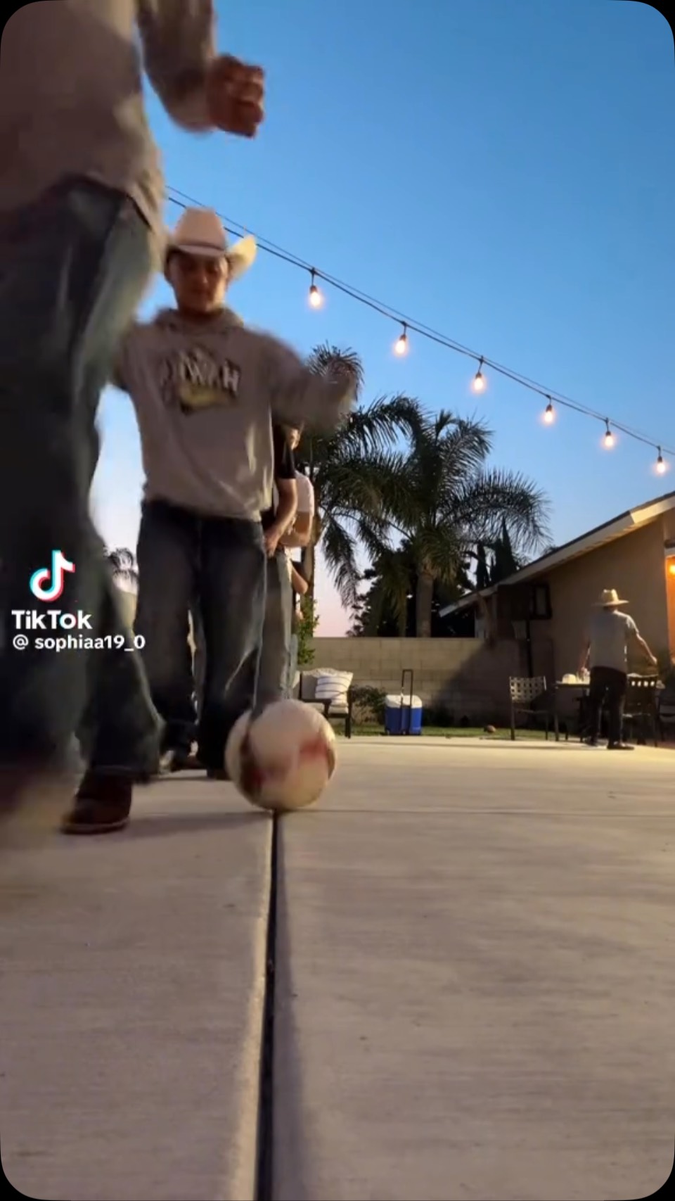 Latinas grow up with fútbol in their hearts and heels 👟👠
🎥 source @quinceaneramagazineofficial
#LatinasUnidas #QuinceFutbolera #LatinaPower #FutbolLatino #QuinceGoals #LatinasWithGame #SoccerLife #TeenStyle #LatinoCulture #CulturaLatina #ViralReel #TrendingNow #worldcup2026 #RepresentationMatters