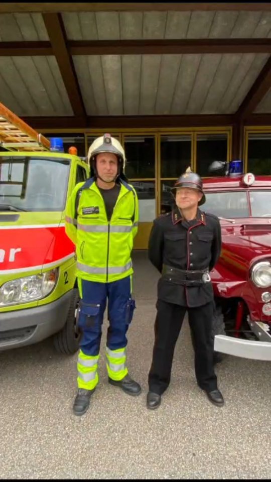 🦆 Die erste Ente ist im Tösstal eingetroffen
🚒 Professionell wird sie vom Feuerwehrverein betreut
🧭 12 Tage haben die restlichen 🦆 noch Zeit um ihre Reise zu beenden
.
.
.
.
.
.
#turbenthal #wila #wildberg #tösstal #blaulicht #118 #swissfirefighter #hobby #oldtimer #feuerwehrverein #ente #weiher #tierrettung