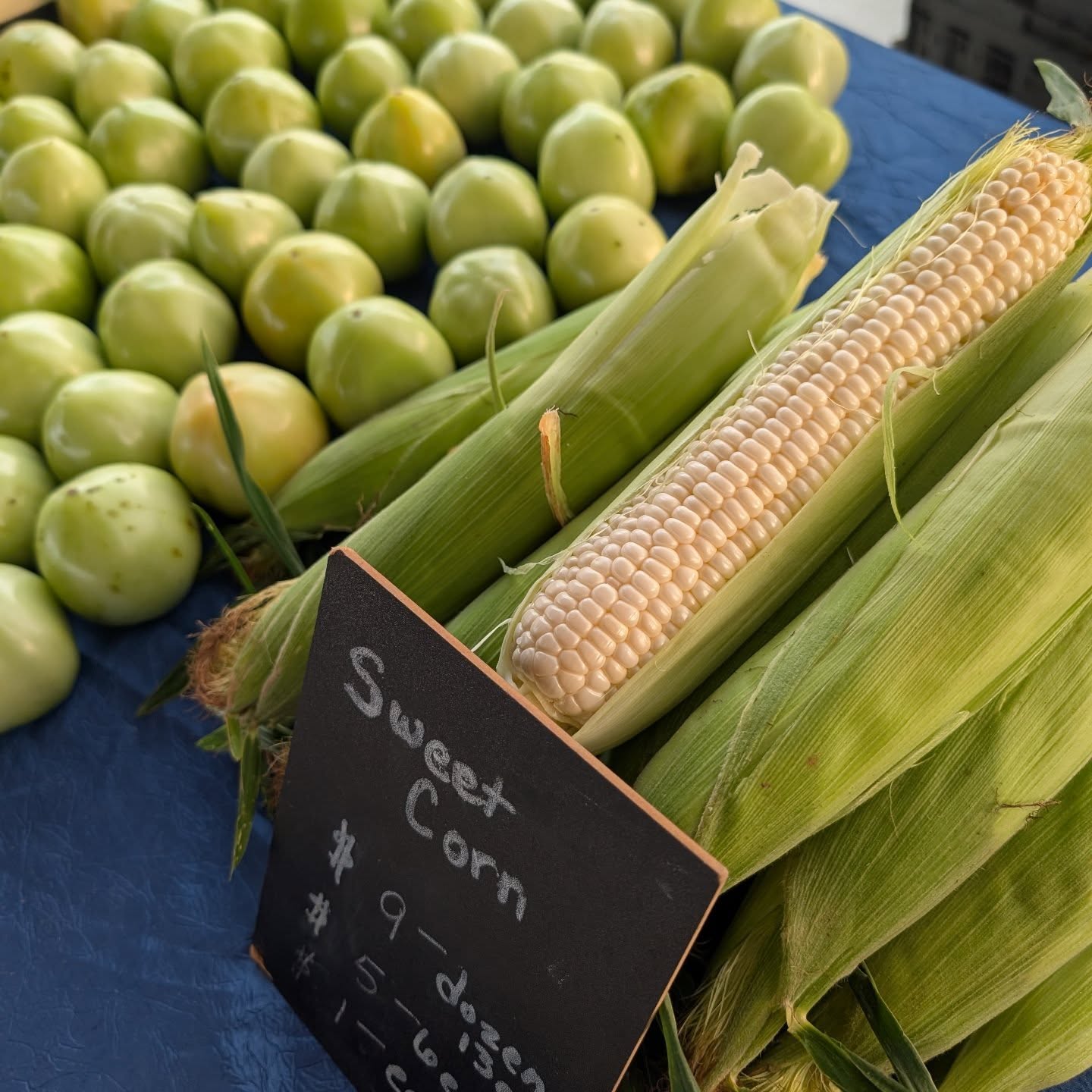 Sweet corn and green tomatoes . . . . . sounds like Summer! Stop by today and pick up some of these yummy summer treats at @parkvillefarmersmarket @citymarketkc and the Leavenworth Farmers Market.