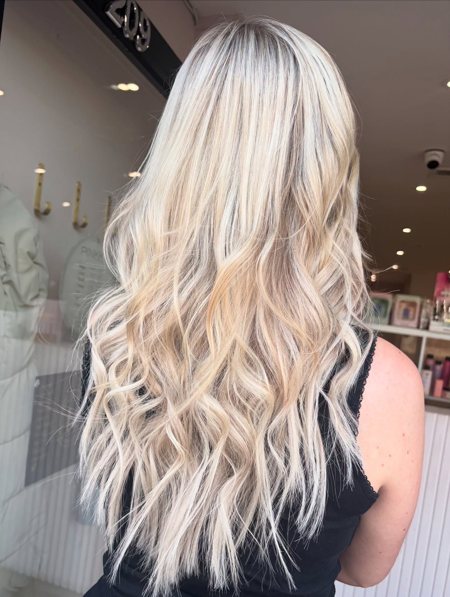 Fresh colour and fresh set of nano extensions for my gorgeous babe of a client 🩷 always a pleasure 🩷🩷🩷 #newhairday #nanobonds #hairextensionspecialist #beautyworksonline #scandivianblonde #waves #ghd #blonde #summer #corstorphinesalon #edinburghsalon #pinkkhairdesign