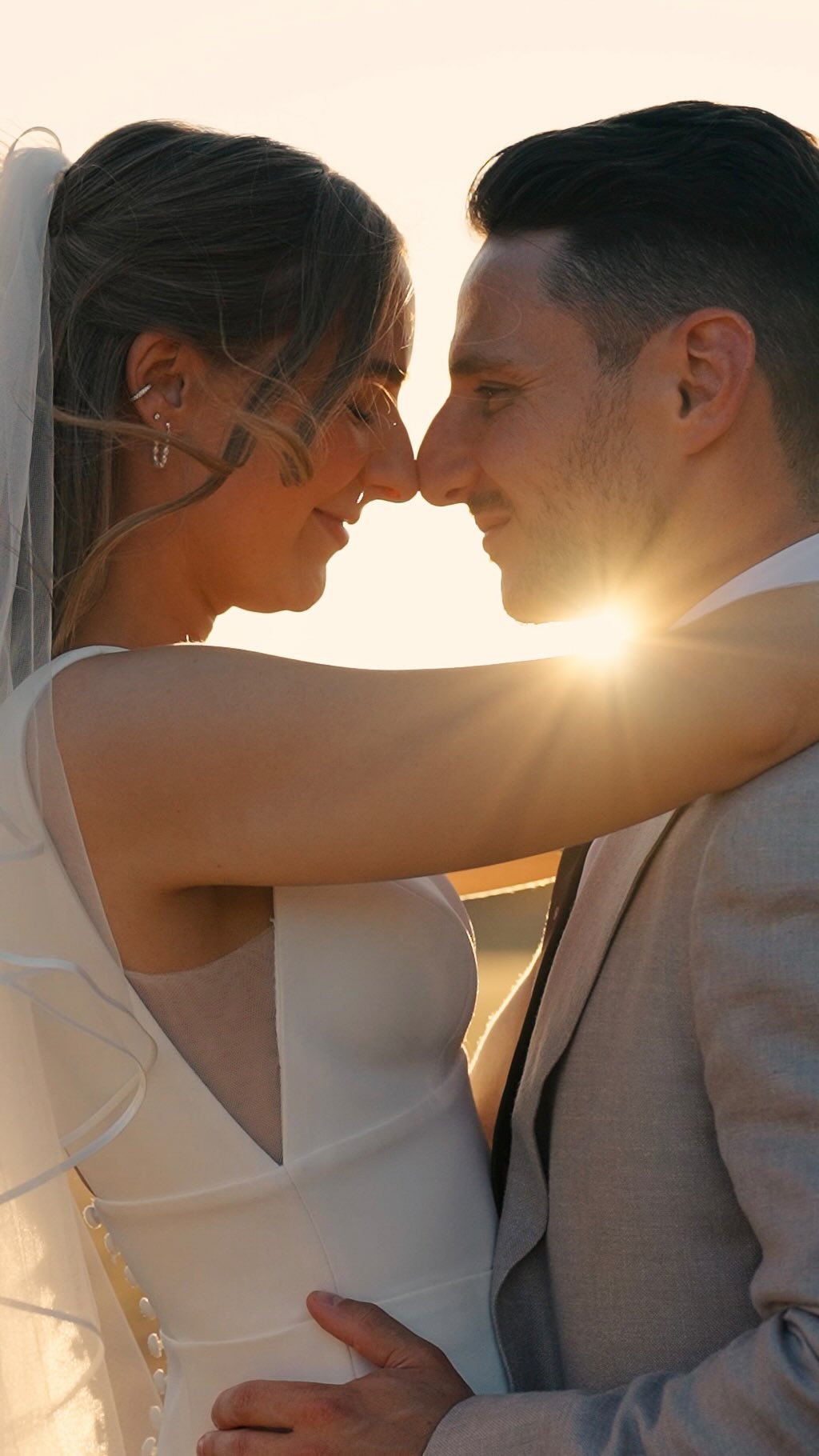 28-06-25 // Mr & Mrs Rosenblatt 🤍
Venue @tewinburyweddings
Coordinator @occasion.queens
Photographer @thespringles
Videographer @momento_media
Florist @alexandrasflorist_events
Band @sensationband
Decor @misscarlysleandco_events
Arches @loveshtickuk
Stationary @neethubraj_monsoonnote
Hair and Makeup @makeupbysianuk