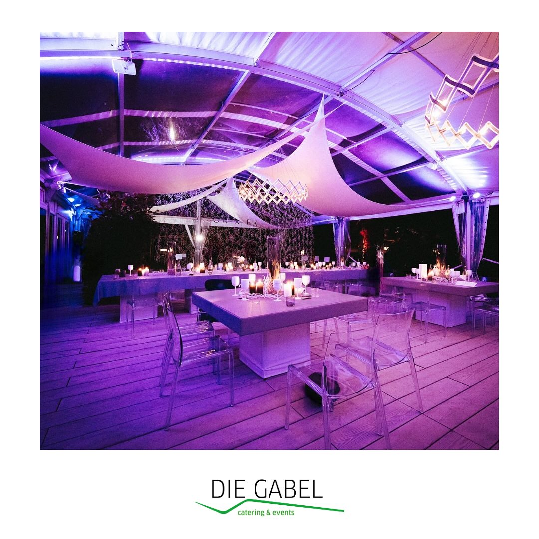 Es ist einfach ein absoluter Wahnsinn, welche Veranstaltungen wir begleiten dürfen! Wir sind nach 3 Jahren immer noch verliebt in dieses Konzept – Ihr auch? 🤩😍
Die aktuelle Hochzeitssaison ist zwar noch in vollem Gange, allerdings wird natürlich bereits fleißig für 2026 geplant.
Schaut gerne auf unserer Website vorbei & lasst Euch von unserem Portfolio und unseren Partnerlocations inspirieren!
www.die-gabel.com
#diegabel_cateringevents #cateringrheinmain #cateringfrankfurt #wedding2026 #inselnonnenau #exklusivcatering