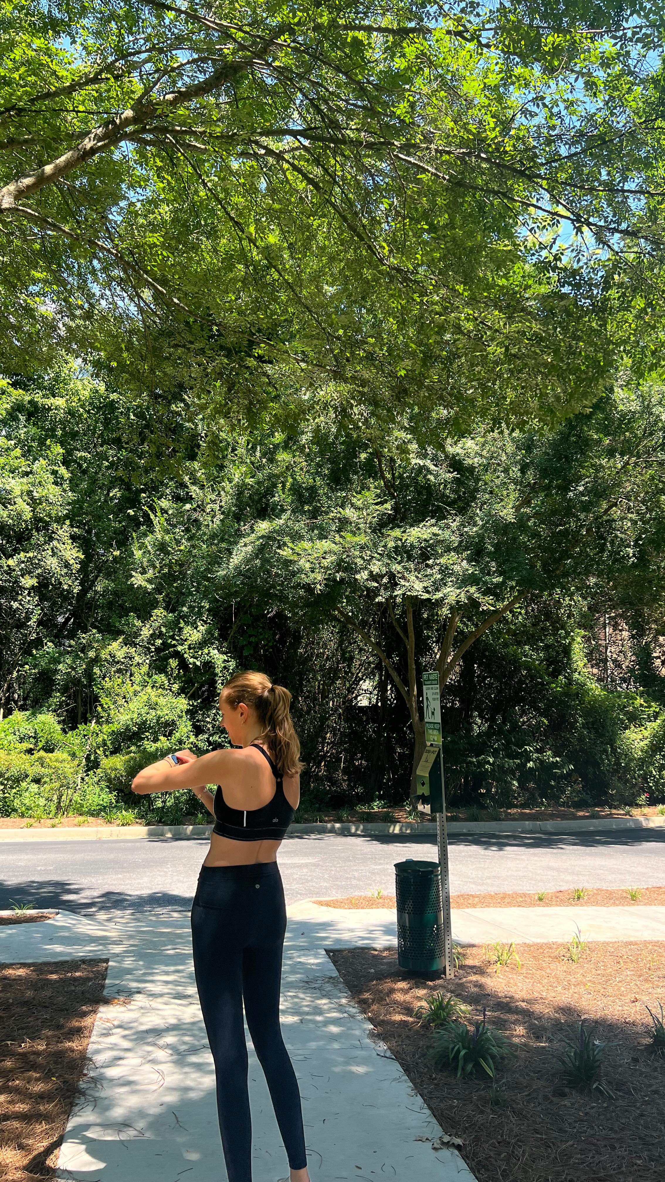 Starting to get into running? Donât be fooled by these three COMMON misconceptions:
1. Running shoes are complicated. đ
â
The truth is that the best running shoe for you is the one that is most comfortable.
2. You can just run as often and as much as you want if it feels good.đđš
â
The truth is you have to be consistent and you have to gradually increase your mileage.
3. You can keep eating whatever youâve been eating and youâll be fine.đđ„
â
Itâs important to make sure youâre getting enough calories to support the new exercise your introducing to your life and the timing of your nutrition is also important.
Want more expert tips like these? Download the runsource app today for unlimited access to physical therapists, sports nutritionists, doctors and more to guide your training as a new runner!
#runsource #runningapp #running #fastbananas #runninginjuries #newrunner #trainsmart