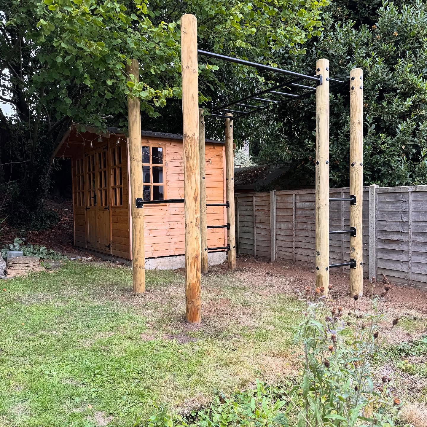 Monkey ladder with a pull up and twizle bar installed in Kent. #pullups #monkeybars #gardengym