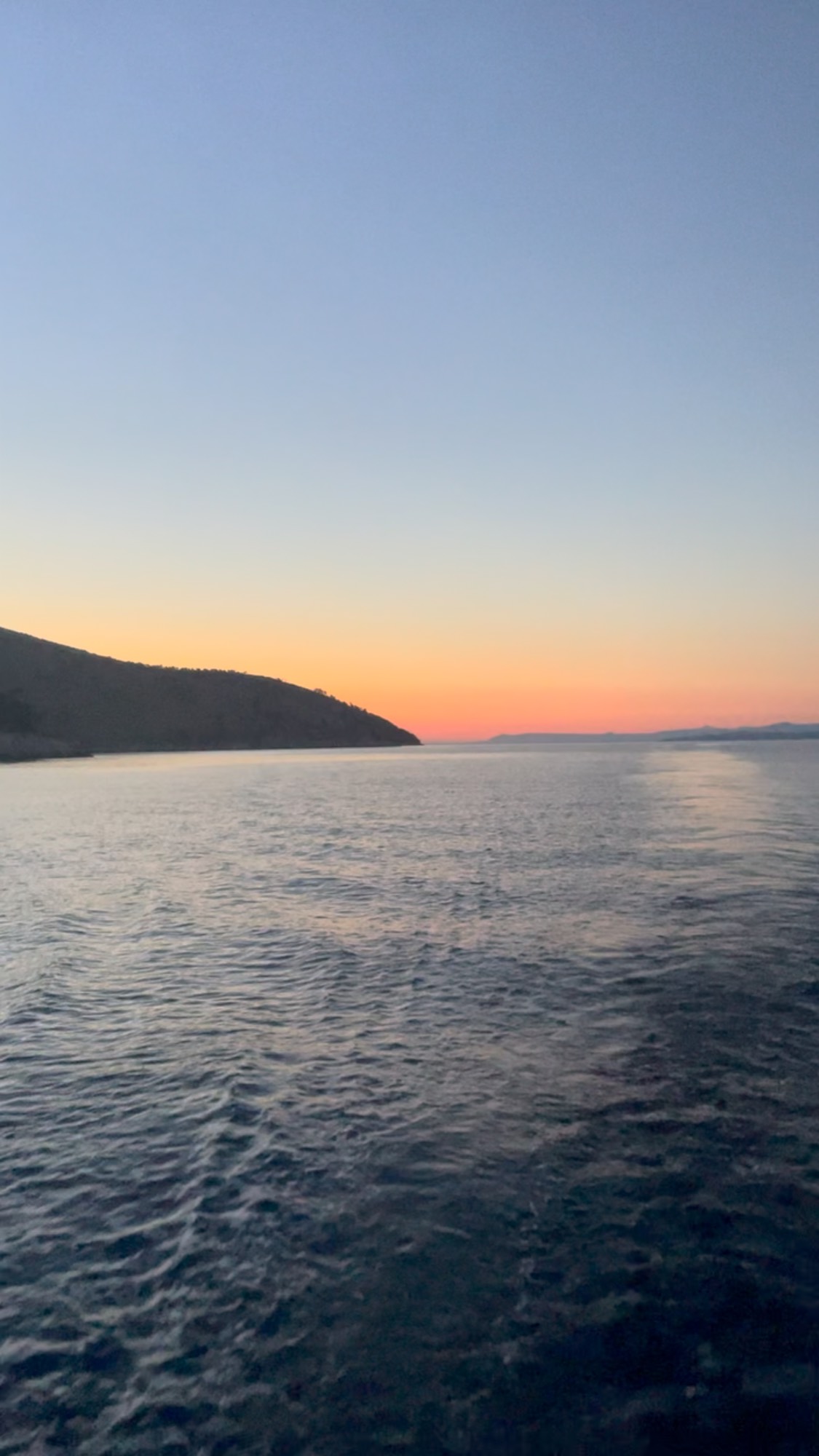 If you haven’t had too much wine on your final evening in Hora Farm, why not wake up early for a sunrise sail on our way back to Trogir? 🌞