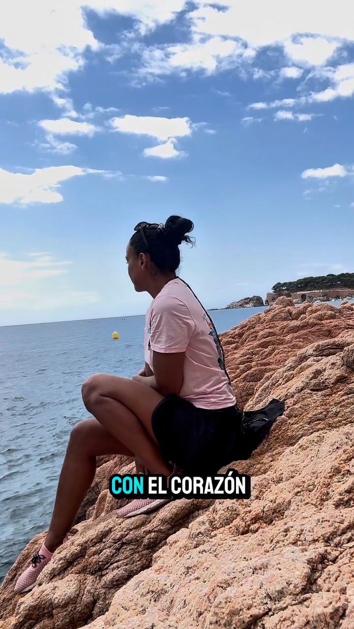 Me pregunto 🧐 pero quien deja tirado todo esto aquí ? Jovenes ? Adultos ? Pescadores ? O Turistas? Locales ?
Como es que con tanta educación medioambiental siguen algunas personas dejando su basura en lugares tan hermosos como estos.
QUE HACEMOS ? 🤔 De que manera podemos evitar que las algunas personas contaminen así el planeta. 🌎 Que piensas tú de esto?
Dame ideas de qué podemos hacer. 💡
#territorioalmar #santfeliudeguíxols #costabrava #cuidadodelplaneta #savetheoceans🌊