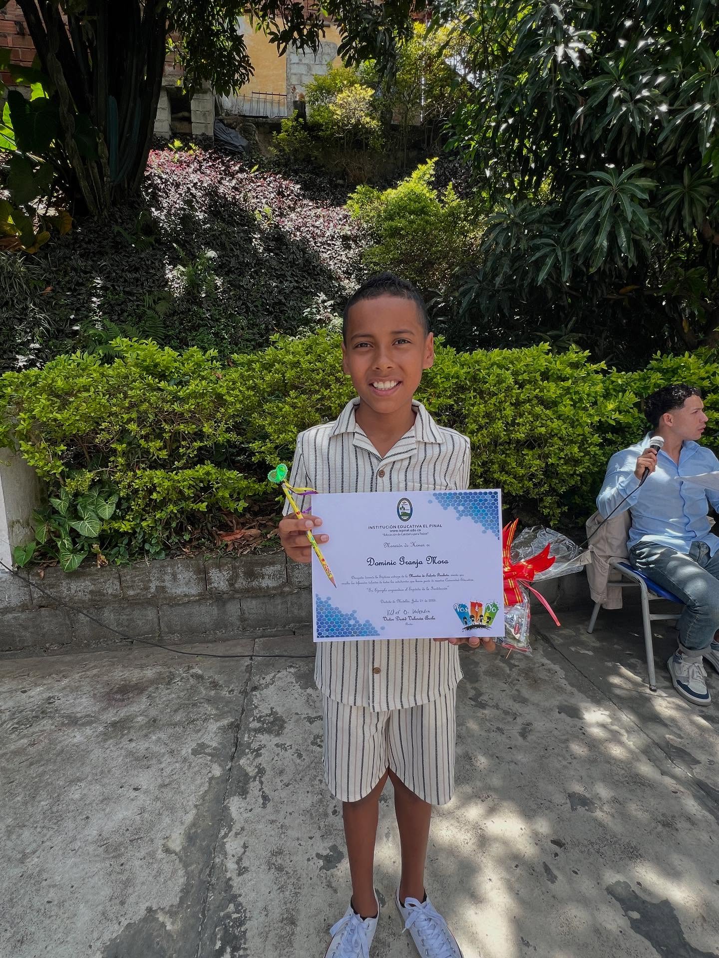 Dominic su pasión por el crochet mostró su gran taleto, dale like 👏👏🎉