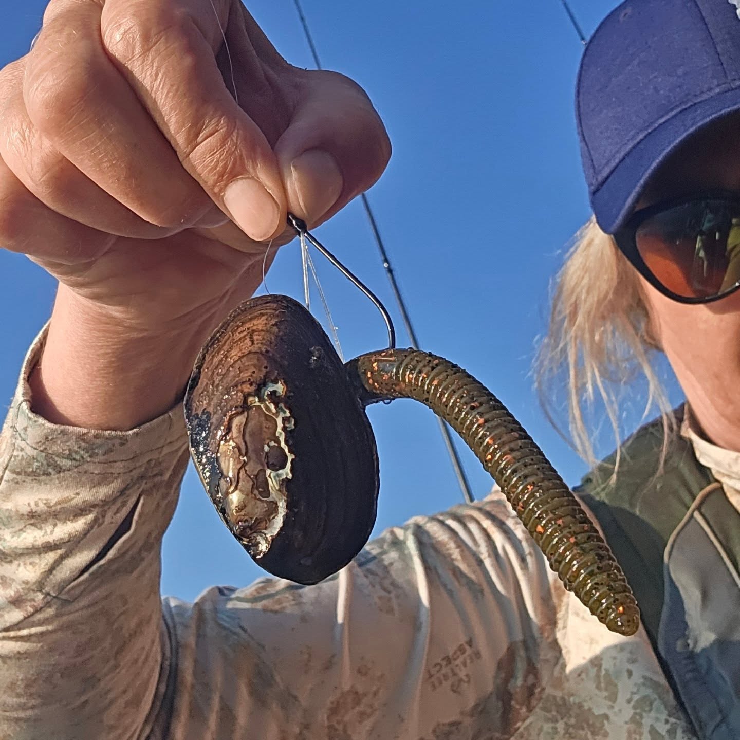 I've been told it's all about the wacky rig these hot summer days. I think there's some truth to that, it appears to be irresistible! I actually felt this "hit" it ☺️😁🙄🎣
#FishNH #fishingonthebrain #fishlove #fishingobsession #basstournaments #bassfishing #wackyrig