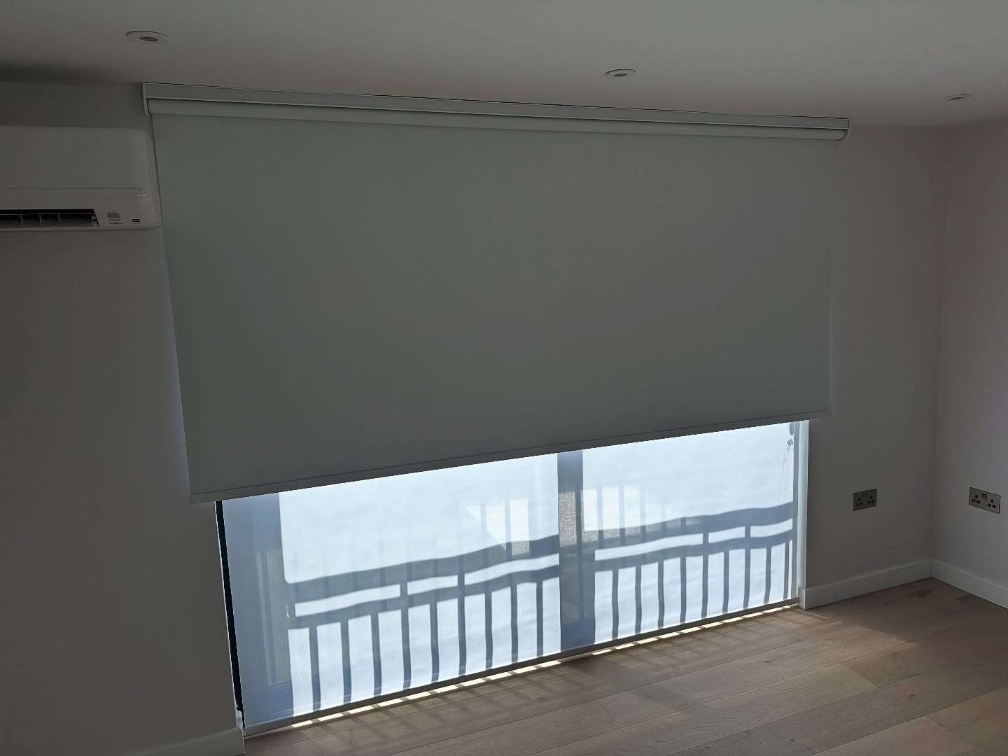 🖤✨ Double the style, double the function!
Say hello to effortless elegance with our blackout roller blind paired perfectly with a delicate voile layer behind it. The front panel blocks out light for those deep sleep-ins and midday movie marathons 🎬, while the voile softens the space with a dreamy glow when the blind is up.
It’s privacy *and* beauty—layered.
Transform your windows into a modern masterpiece. 🪟💫
#InteriorInspo #WindowGoals #BlackoutBlind #VoileMagic #LayeredLook
#HomeStyle #ModernLiving #DesignDetails #HomeDesign #BlindsOfInstagram
#SmartShading #LightControl #SleepSanctuary #WindowTreatments
#MinimalLiving #HomeDecorLovers #CurtainAndBlindGoals #NeutralDecor
#StylishSpaces #ScandiVibes #InteriorDreams #roomglowup