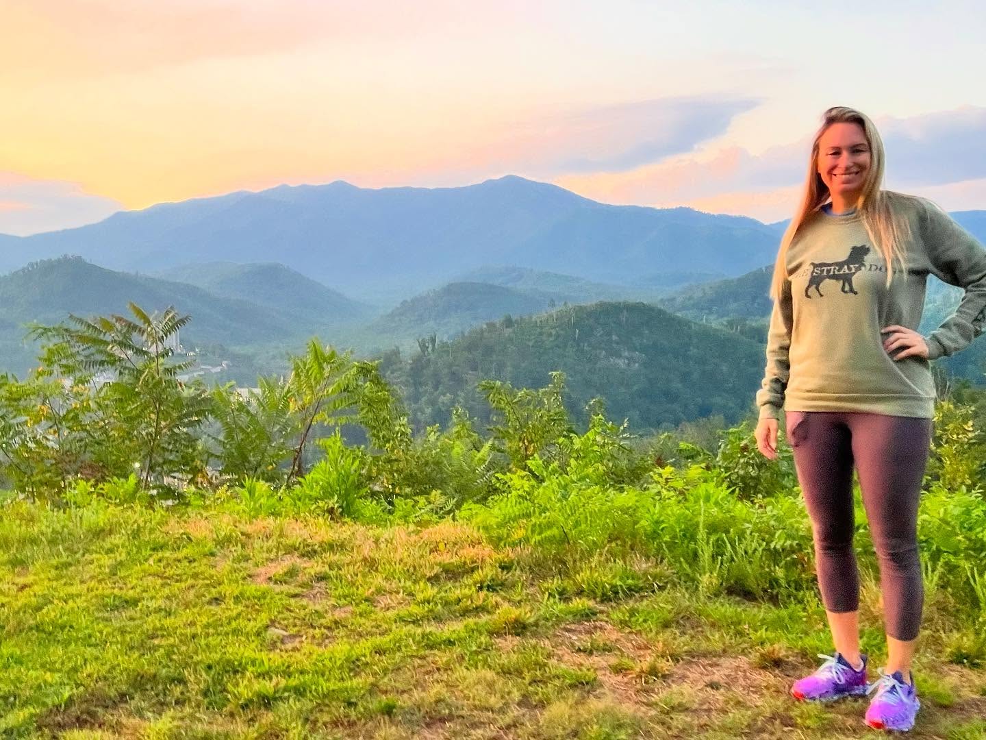 Nothing beats a Smoky Mountains sunrise—where the mist rises with the light and the world feels brand new. 🌄🌲 #SmokyMountainsMagic #SunriseViews #MistyMornings #AdventureAwaits