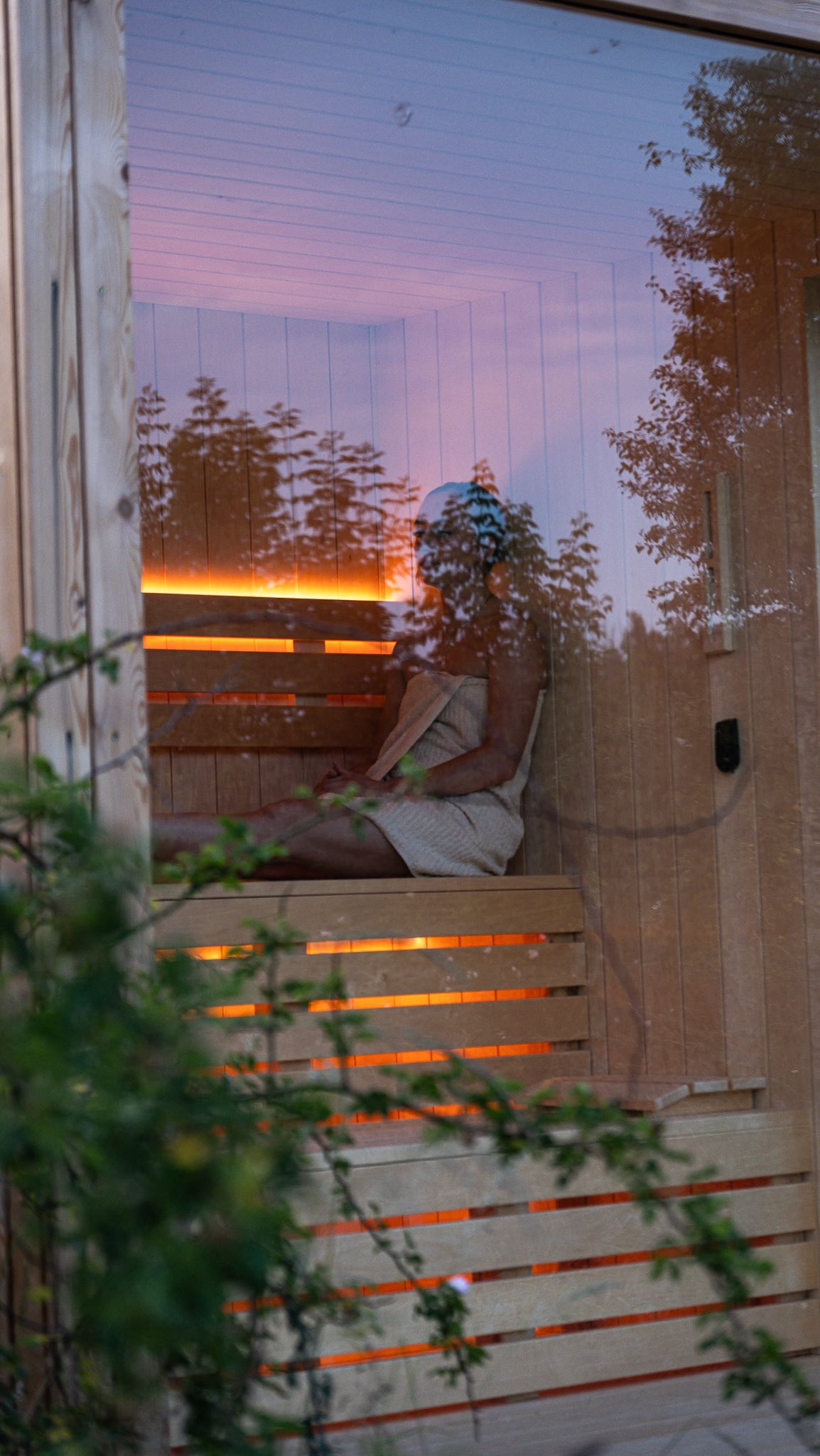 Sauna jako investice ke glampingu
Hledáte způsob, jak povýšit glamping na nový level – a zároveň zvýšit návratnost investice?
💡 Sauna je přesně to, co hledáte.
Z malého domku v přírodě udělá nezapomenutelný wellness zážitek.
Z prodlouženého víkendu udělá rituál, na který se hosté vracejí.
A z vašeho podnikání udělá místo, které se plní i mimo sezónu.
🔸 Vyšší cena za noc
🔸 Více rezervací i v zimě
🔸 Silnější emoce – a silnější hodnocení
Rosimi sauny navrhujeme tak, aby ladily s přírodou, fungovaly bez kompromisů a zapadly i na ten nejmenší pozemek.
—
👉 Chcete vědět, jestli se vám sauna vyplatí? Napište nám – rádi vám to spočítáme.
#rosimi #glamping #sauna #investice #zazitek #wellnessvenku #tinyhouse #prirodniluxus