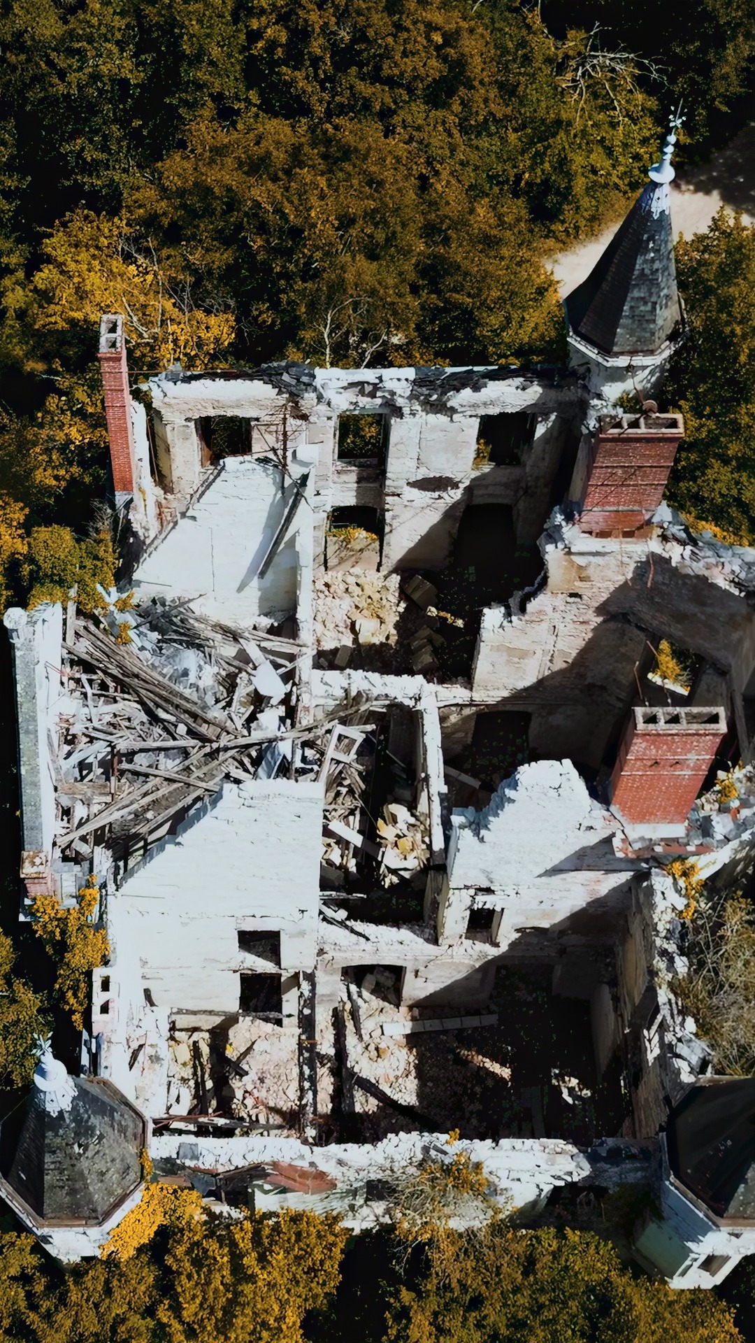 C'est re le château tout cassé 🏰