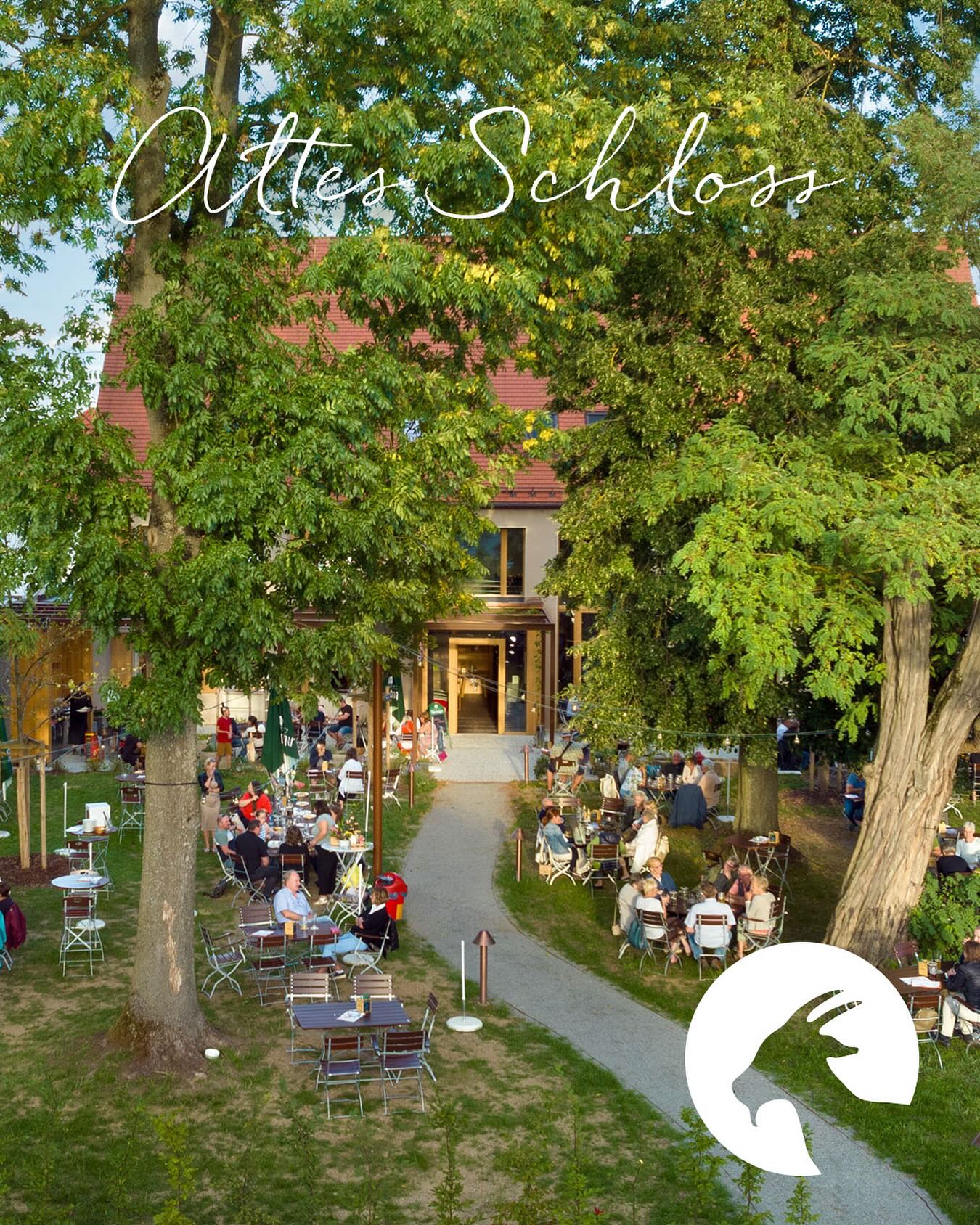 Der Sommer kommt zurück!
Zeit für ein kühles Kneitinger und eine deftige Brotzeit im Alten Schloss in Niedertraubling …
Öffnungszeiten
SO - DO 10 - 23 Uhr
FR & SA 10 - 24 Uhr
Küche:
11 - 21 Uhr
Bitte vorab reservieren unter
T 09401 6077844
#altesschlossniedertraubling #biergarten #kneitinger