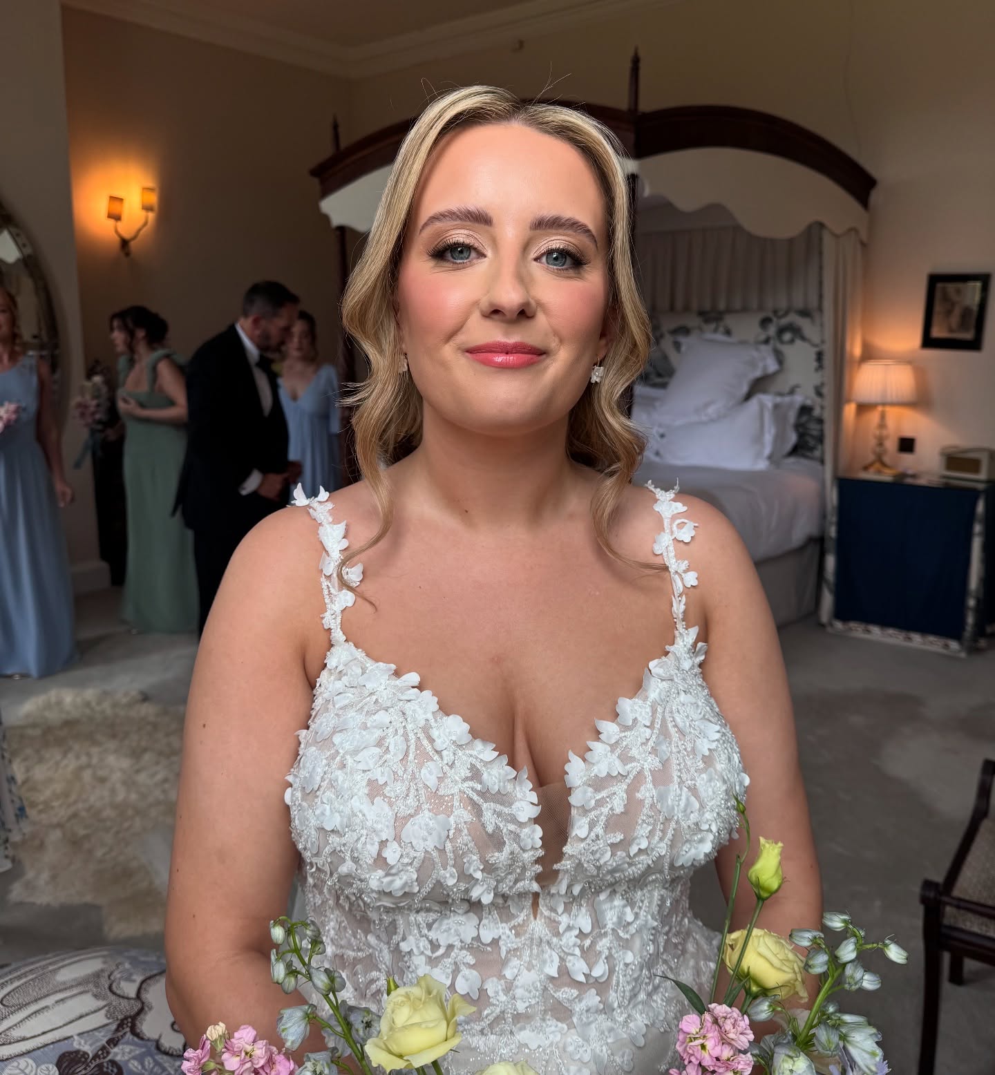 Summery & fresh bridal with a coral-pink pop for the beautiful Ella this weekend 🤍
Golden shimmers on the eye compliment the lip perfectly and I’m just obsessed. Such a gorgeous morning at my fave! @iscoydpark 🤍