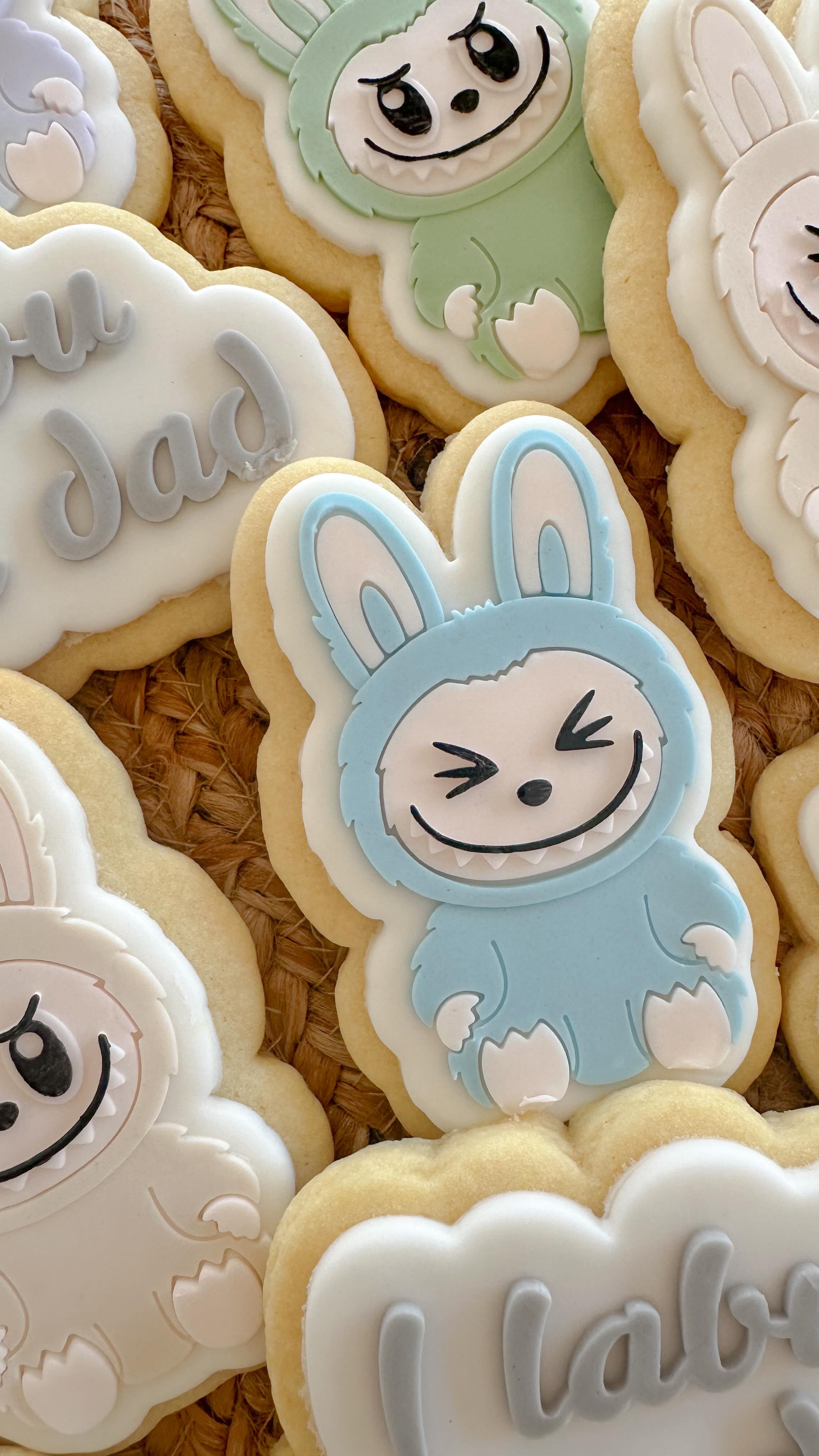 Labubu’s in the kitchen and ready to party 🍪✨ Say hello to our brand new Labubu cookie stamps – perfect for adding a cheeky twist to your bakes! Who’s obsessed already? 🙋♀️
#stampedbyel #cookiestamps #cookieembossers #cookiedebossers #cookiesupplies #sugarcookiesupplies #fondantcookies #smallbusiness #shopsmallbusiness #alburywodongabusiness #bakingsupplies