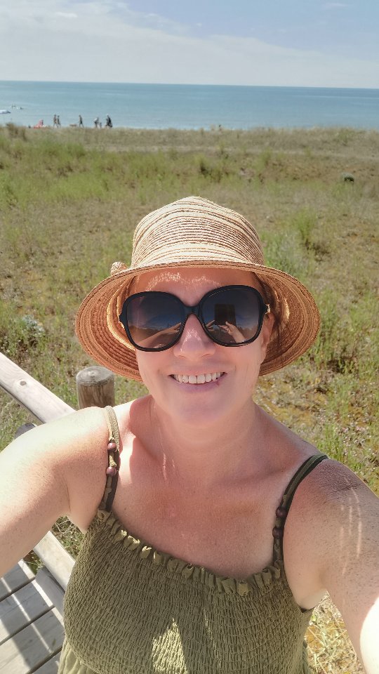 Spürst du, dass es Zeit ist, dich wieder mit deiner Intuition zu verbinden?
Schreib mir „DANKBARKEIT“ – ich begleite dich auf deinem Weg zurück zu dir.
Love
Melanie ☀️
#dankbarkeit #seelenweg #intuitivesleben #spiritualitätimalltag #achtsamkeit #innererfrieden #grenzensetzen #rückverbindung #coachingfürfrauen #selbstverwirklichung #glückbeginntindir #entscheidungfürmich #intuitivleben #herzgeführt #transformationjetzt #innereruhefinden #ängsteloslassen #dasbinich #werdewerduwirklichbist