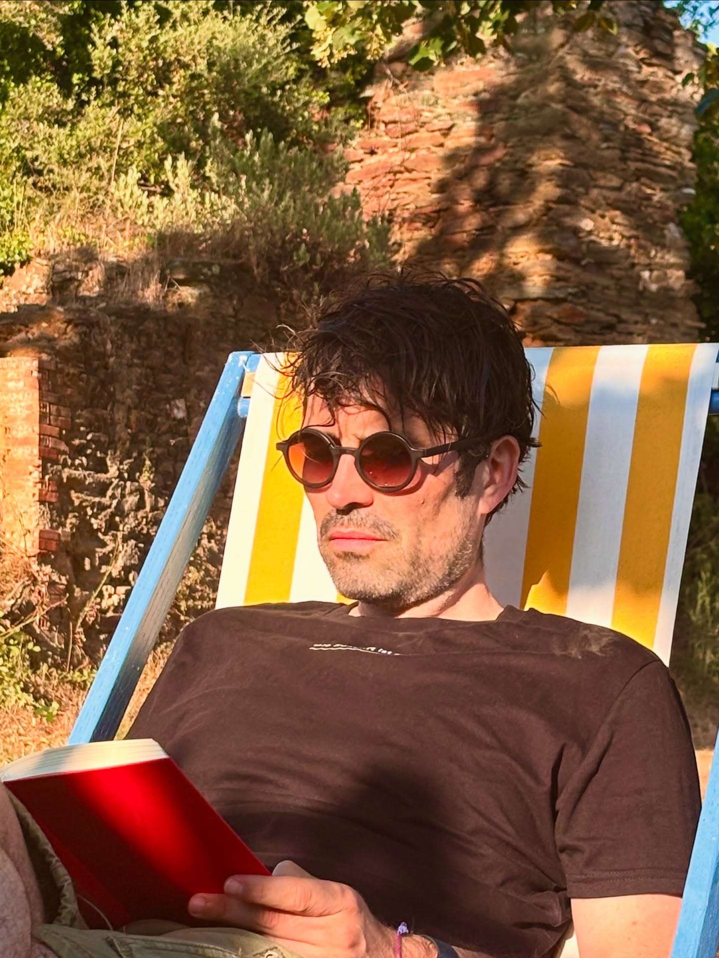 Nun nehme auch ich mir hier mal eine Pause. Denn ein bewusster Umgang mit dem Netz und gezielte Auszeiten sind wichtig. Ich widme mich daher die nächsten Tage dem knappen Gut an Freizeit im Privaten und meinen Leidenschaften wie Lesen, Genuss, Sport und Co.
#freizeit #auszeit #erholung #urlaub #sommer #frankreich #vivelafrance #vivelaliberté #sventeuber #trier #trierimlandtag #bookstagram #bookstagramgermany