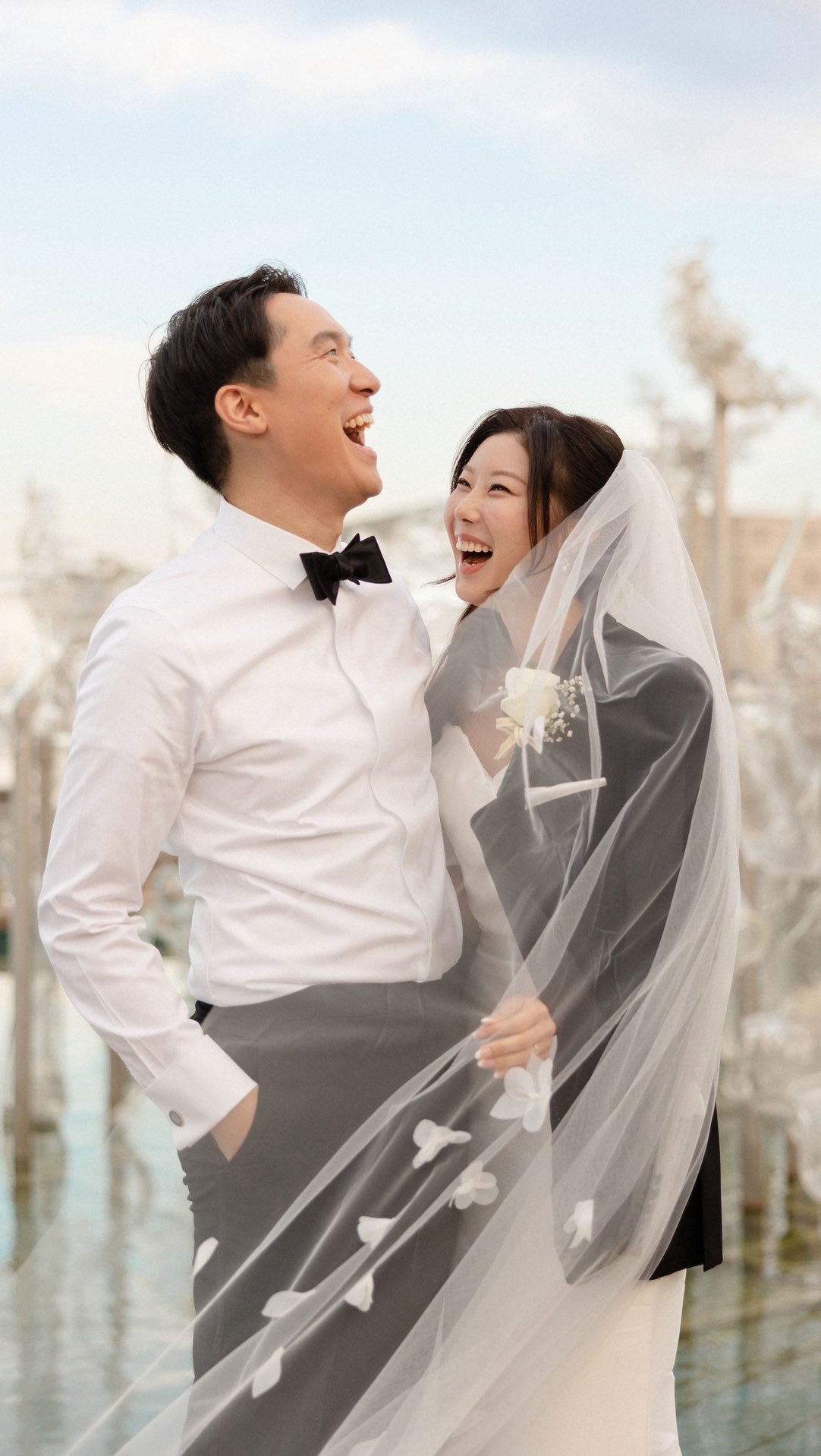 When the wedding day becomes a blur of chaos, the pictures from that day allow you to slow down, relive the memories, and truly cherish it all.
It was a pleasure working alongside you @blainedavismedia
#bellevue #bellevuedowntown #bellevueengagement #bellevuewedding #bellevueweddingphotographer #bellevueengagementphotographer #bellevuephotographer #seattle #seattleengagement #seattlewedding #seattlebride #seattledowntown #bellevuepark #seattlefamilyphotographer #bellevuefamilyphotographer #bellevuelifestyle #bellevuelifestylemagazine #bestlifeever #bellevuesquare #bravern #bestofseattle #시에틀 #시에틀사진작가 #지작가 #박작가 #西雅图摄影师 #西雅图 #西雅图婚礼 #西雅图订婚