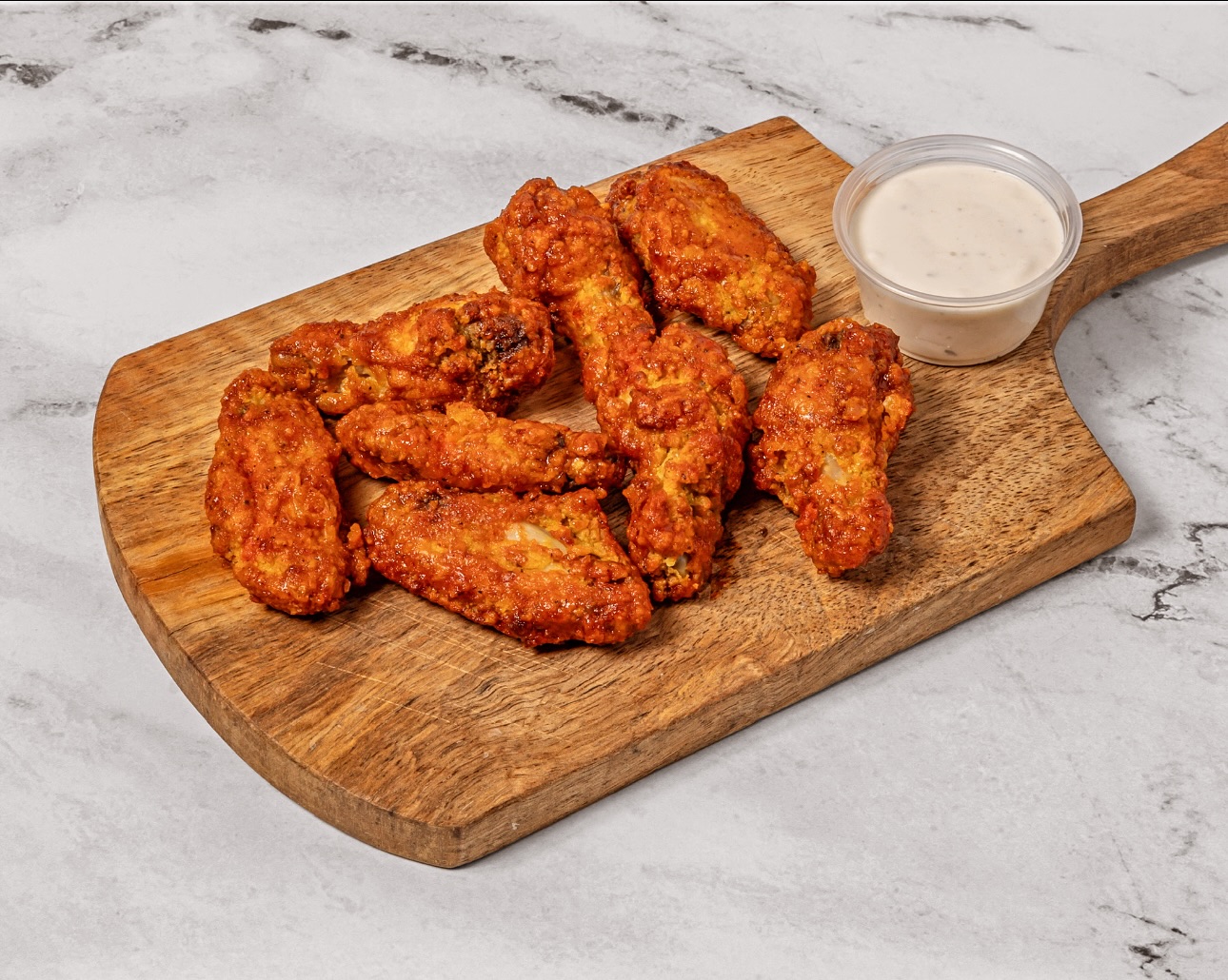 Sriracha and BBQ sauce wings! 🍗 🍻 #ottawarestaurants #ottawabrewery #ottawabeer #wings #manorpark #vanier #newedinburgh #rockcliffepark