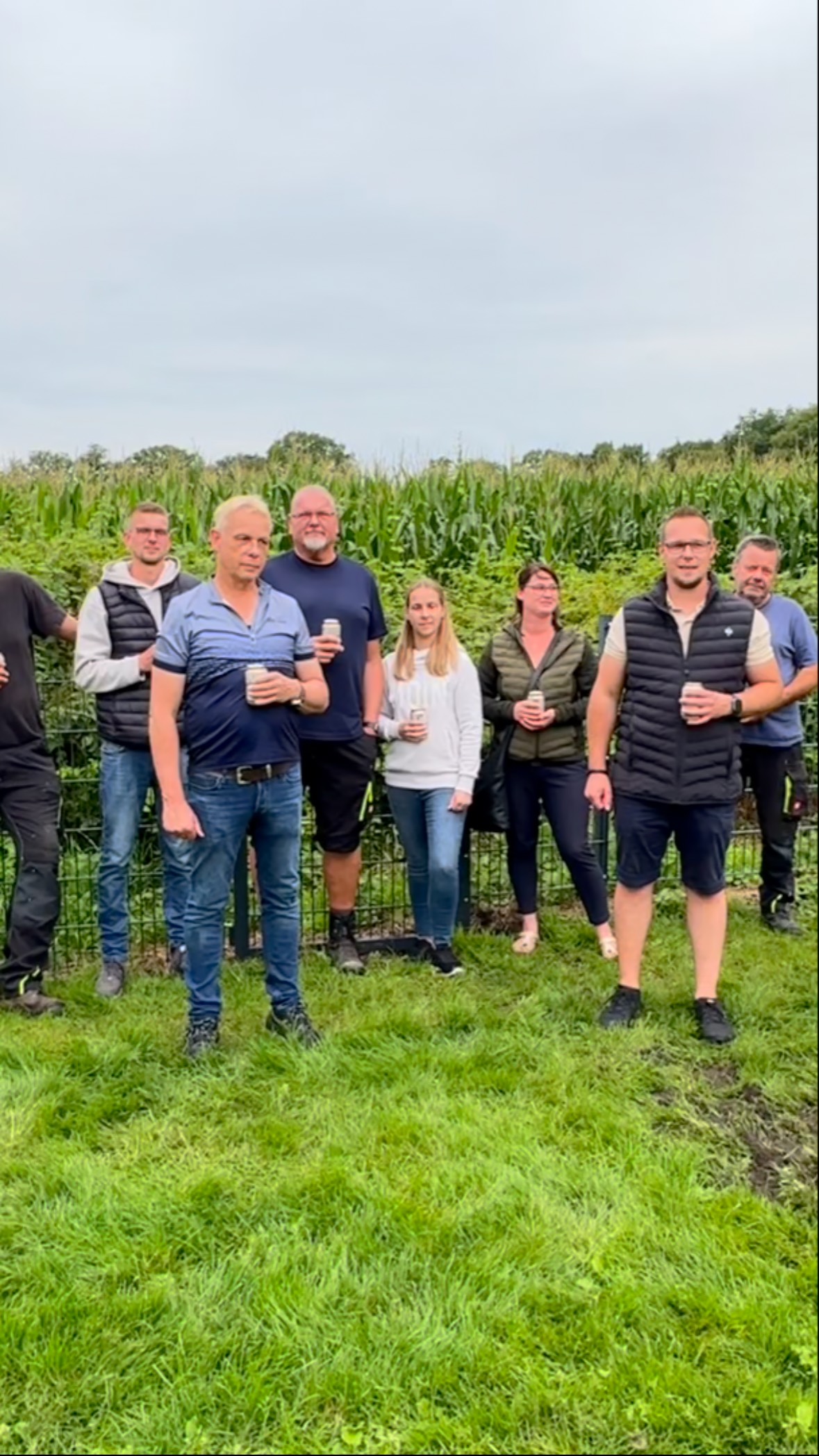 Vielen Dank für die Nominierung @gruessingspedition und @h.graetz_elektrotechnik_kg, wir haben die Bäume gepflanzt. Es gibt für euch leider kein grillen. Wir haben zwei Obstbäume gepflanzt🍎
Wir Nominieren
@knoophofschroeer
@wacker.neuson
@plath_bau_gmbh
@woldenburg.bedachungen
@manfredendegmbh
@metallbaucziep bockhorn
Ihr habt eine Woche Zeit, einen Baum zu pflanzen sonst freuen wir uns über ein Grillabend
#baumchallenge #obstbaum #baumchallenge2025 #saathoffgalabau #tiefbau #galabau #wirfreuenuns #grillen