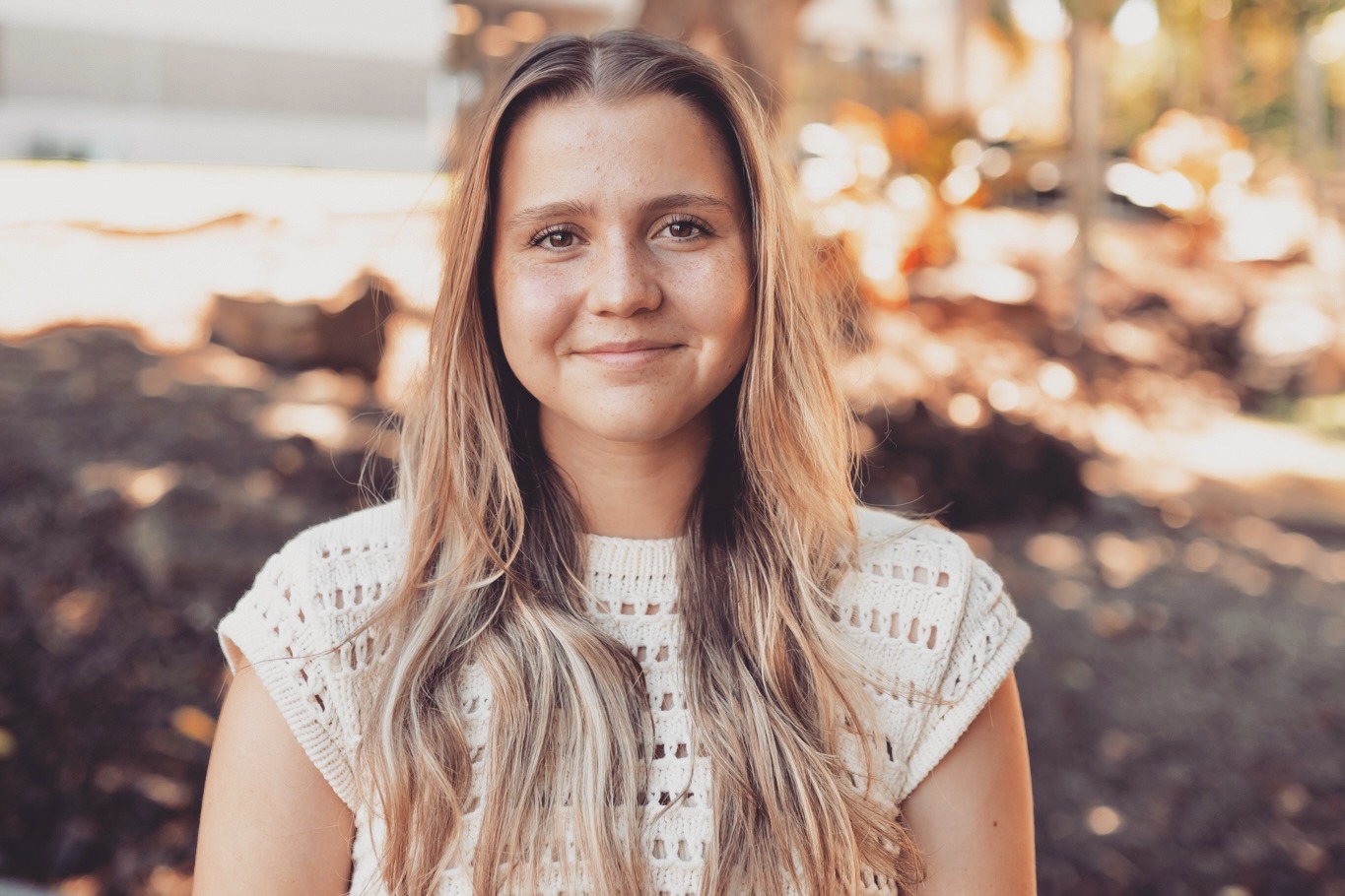 Mon aventure avec JEM - Loane / Bonjour, je m’appelle Loane, j’ai 19 ans, et j’ai suivi une école de disciple à Kona entre septembre 2023 et mars 2024. Pendant cette saison, Jésus m’a appris à accepter sa grâce, particulièrement à travers la repentance et l’obéissance, et j’ai pu voir sa fidélité à l’œuvre... À suivre sur: https://www.jeunesse-en-mission.ch/fr/post/mon-aventure-avec-jem-loane
My adventure with YWAM - Loane / Hello, my name is Loane, I am 19 years old, and I attended a discipleship school in Kona between September 2023 and March 2024. During this season, Jesus taught me to accept His grace, particularly through repentance and obedience, and I was able to see His faithfulness at work... To be continued on: https://www.jeunesse-en-mission.ch/post/my-adventure-with-ywam-loane