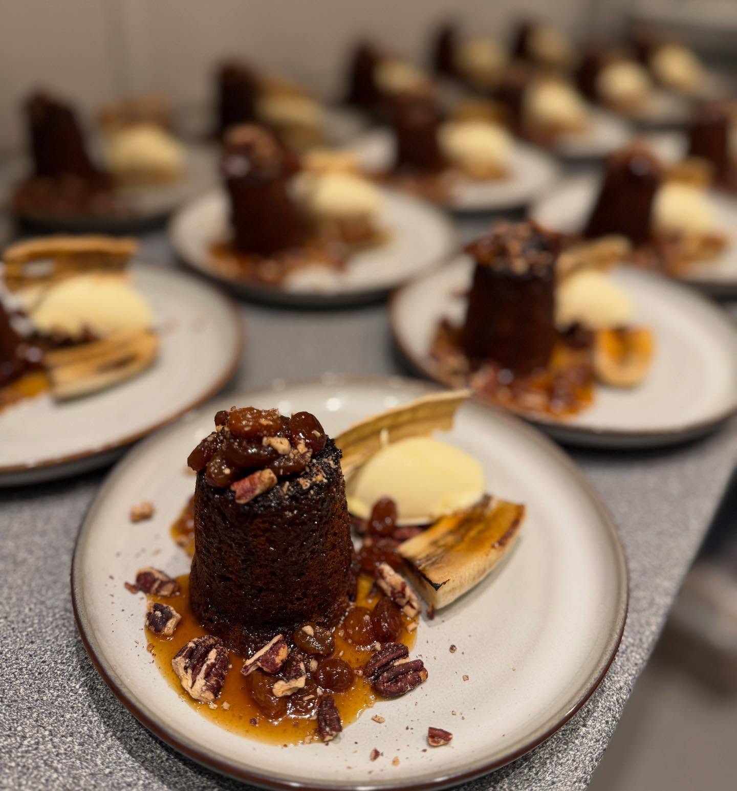 The Classics Menu 🍽️
The Classics menu is curated from dishes that I have created over the past 25 years.
📸 Sticky Toffee, Ginger & Pecan Pudding
Toffee Rum & Raisin Sauce - Caramelised Banana - Clotted Cream
DM FOR INQUIRIES
☎️ 07939130444
🌎 www.chefchrislaurie.com
✉️ Chefchrislaurie@gmail.com
#Essex #Southendonsea #leighonsea #privatechef #chef #Chelmsford #Colchester #Braintree #tastingmenu #privatedining #Essexfood #Essexprivatechef #privatediningessex #essexbusiness #billericay #romford #Essexfoodie #Essexfood