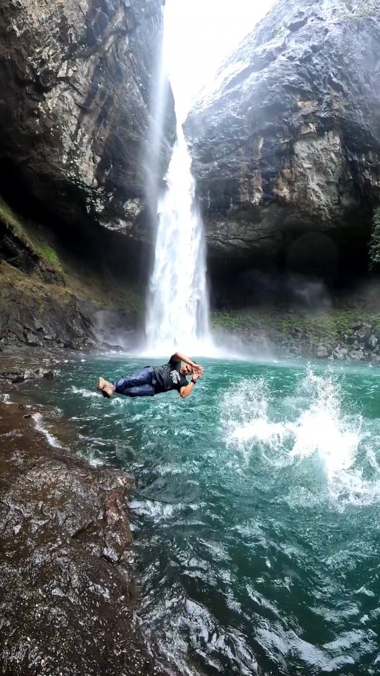 Chale fir ?
.
.
Devkund Waterfall trek
Upcoming Batches:
AUGUST 9-10 | 14-15 | 15 -16 | 16-17 | 23-24
.
Join us @travel.gaadi
.
.
Hit us a Dm to know about our regular event updates..
.
.
#travelgaadi #travelgaadiadventure #travelgram #travel #nature #devkund #waterfall
#trek #pune #mumbai #trekking #trekkingindia #devkundwaterfall #explorepage #tamhinighat