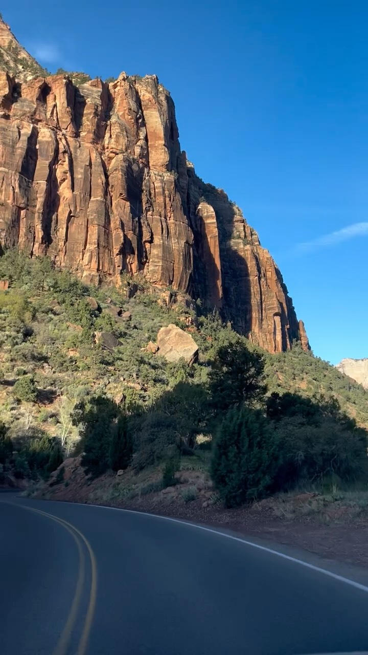 🚗 Winding through the Zion-Mount Carmel Highway feels like driving through a painting — dramatic cliffs, carved tunnels, and hairpin turns that keep you on your toes. 🎨⛰️ Filming was a challenge (thanks to those curves!), but every second behind the wheel was worth it.
Don’t miss the Canyon Overlook hike at sunrise — short, sweet, and absolutely stunning. 🌄 Read more about this drive and the full Zion experience on the blog — link in bio! #ZionNationalPark #ScenicDrives #CanyonOverlook #SunriseHikes #TravelZion
