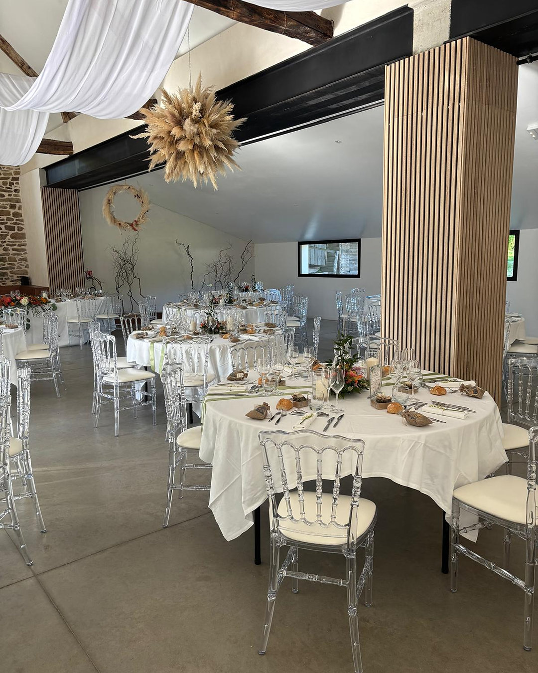 Retour sur un mariage coloré au mois de mai, à Theix au moulin du Clerigo.
Retrouvez l'article en intégralité sur notre site internet. Lien en bio