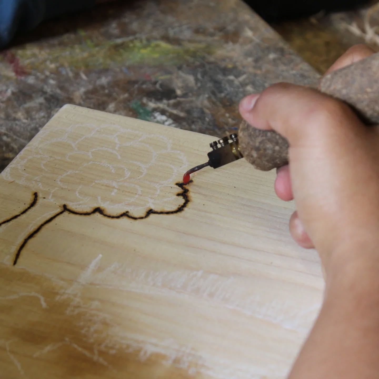 Tag 2 der Jugendkreativtage 2025 – was für ein Tag! 🌈
Gestern wurde es bunt und kreativ auf unserem Abenteuerspielplatz:
Workshops, Wasserrutsche und zum krönenden Abschluss ein gemütliches Outdoor-Kino. 🎨🌙
Jetzt freuen wir uns auf Tag 3 und weitere unvergessliche Momente mit tollen Menschen! 💥
@bdja_ev @kijufa_dreieichhoernchen @abenteuerhof.freiburg @derbauhof @stadtteilfarm.huchting @deutscheskinderhilfswerk_e.v
#jukreta2025 #abenteuerspielplatz #stuttgart #vaihingen