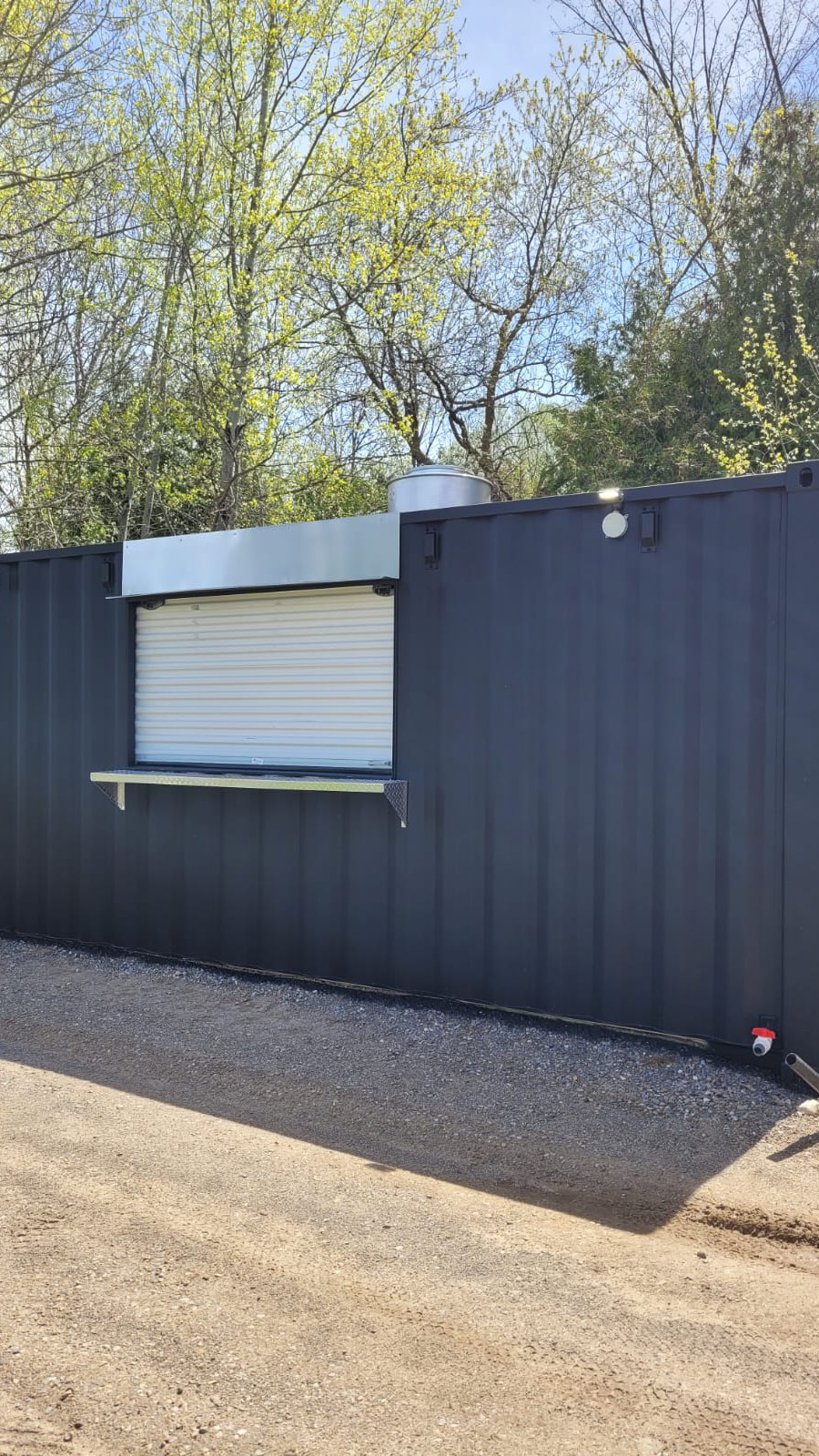 Feeling peckish by the 9th hole? @tpc_toronto has a solution ⛳️ 🍔
Container solutions for any idea, contact or visit us today at 13175 Weston Road, King City, Ontario and let’s bring your vision to life!
.
.
#shippingcontainer #containerdesign #golfcourse #halfwayhouse #hole9 #golf #shippingcontainerdesign #containerliving