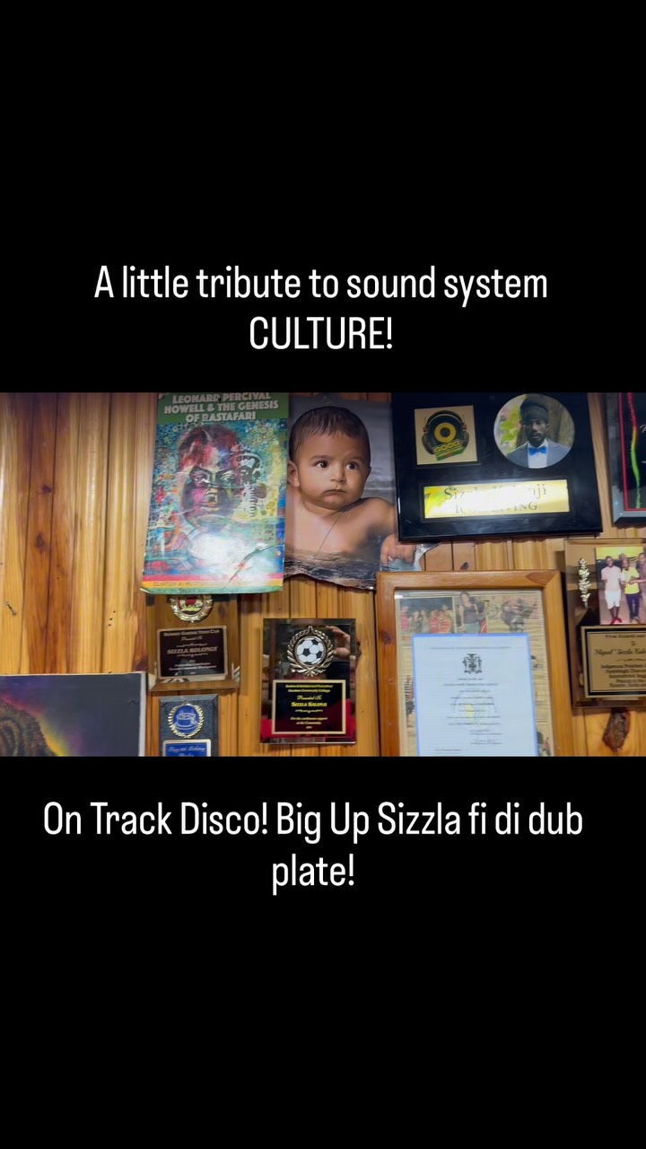 Sizzla Kalonji in full fire mode 🔥💨 Dubplate exclusive — Smoke di Herb fi di real ones only. Sound system ready! 🎤🇯🇲 #DubplateSeason #SizzlaKalonji #jamaicawithj #sizzlakalonjimuzik #reggaemusic #dancehall #soundsystemculture system culture