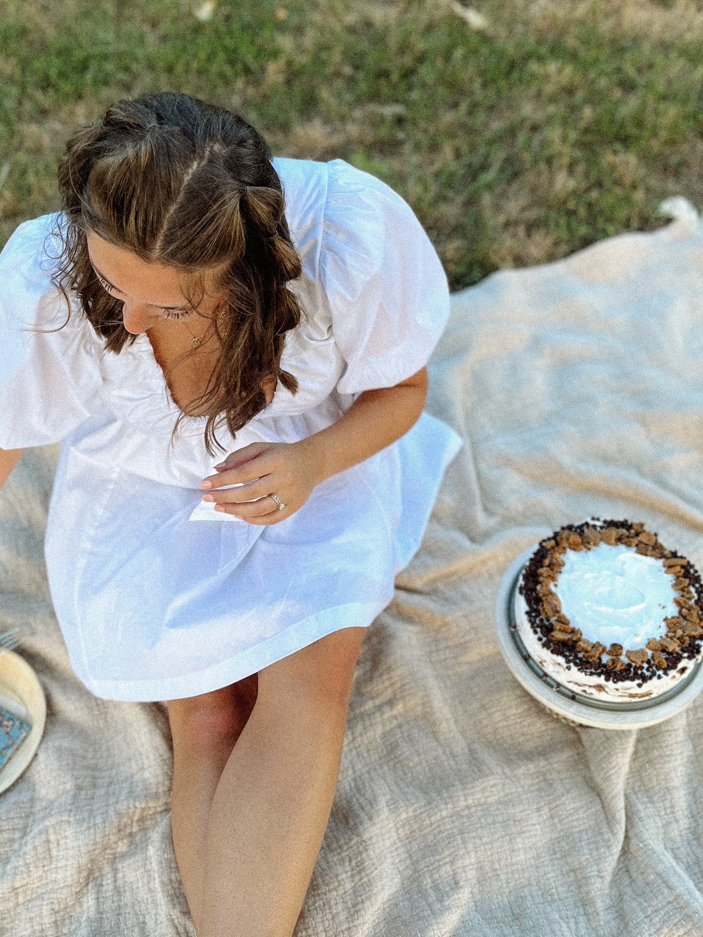 Fun fact: today is National Chocolate Chip Cookie Day!
It might not be Thursday but im still throwing it back with an OG leahxglutenfree recipe!
If you don’t feel like baking, but want a fun way to celebrate, you’ve gotta try my Icebox Cake made with the best @Tate’s Bake Shop gluten free chocolate chip cookies!
I love that this recipe is simple & no-bake but will wow everyone!
Comment “recipe” and I’ll send you the details!
#nobake #nobakedessert #iceboxcake #summerrecipes #SummerDeals #dessert #tatesbakeshop #glutenfree #glutenfreerecipes